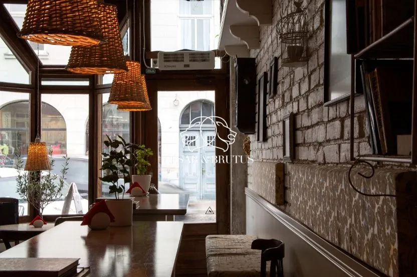 À vendre café-comptoir à Lyon Presqu'île, idéal pour profession libérale ou couple, proche Bellecour