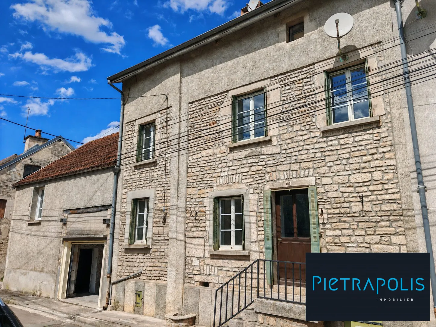 Maison en pierre à Vanvey avec jardin clos et potentiel d'aménagement
