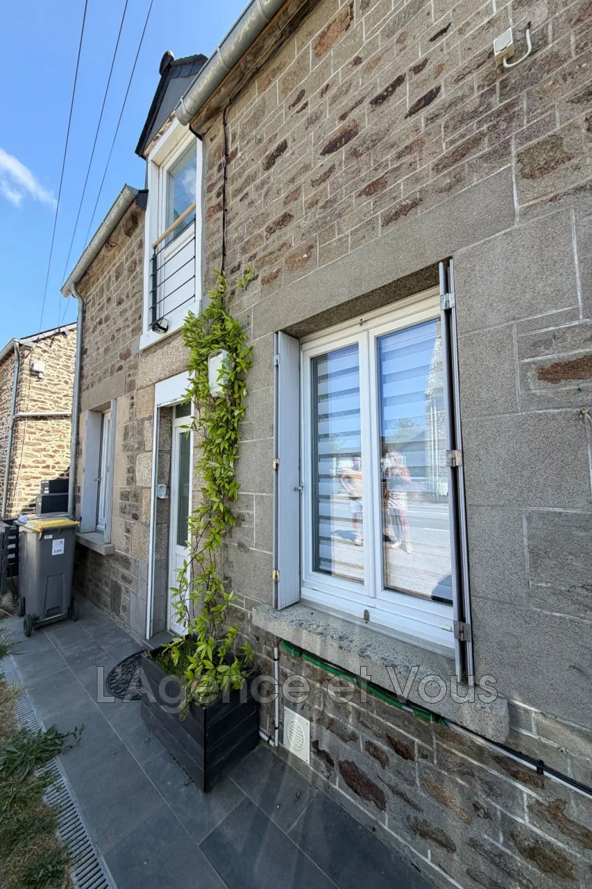 Charmante maison en pierre rénovée de 76m² à Saint-Hélène