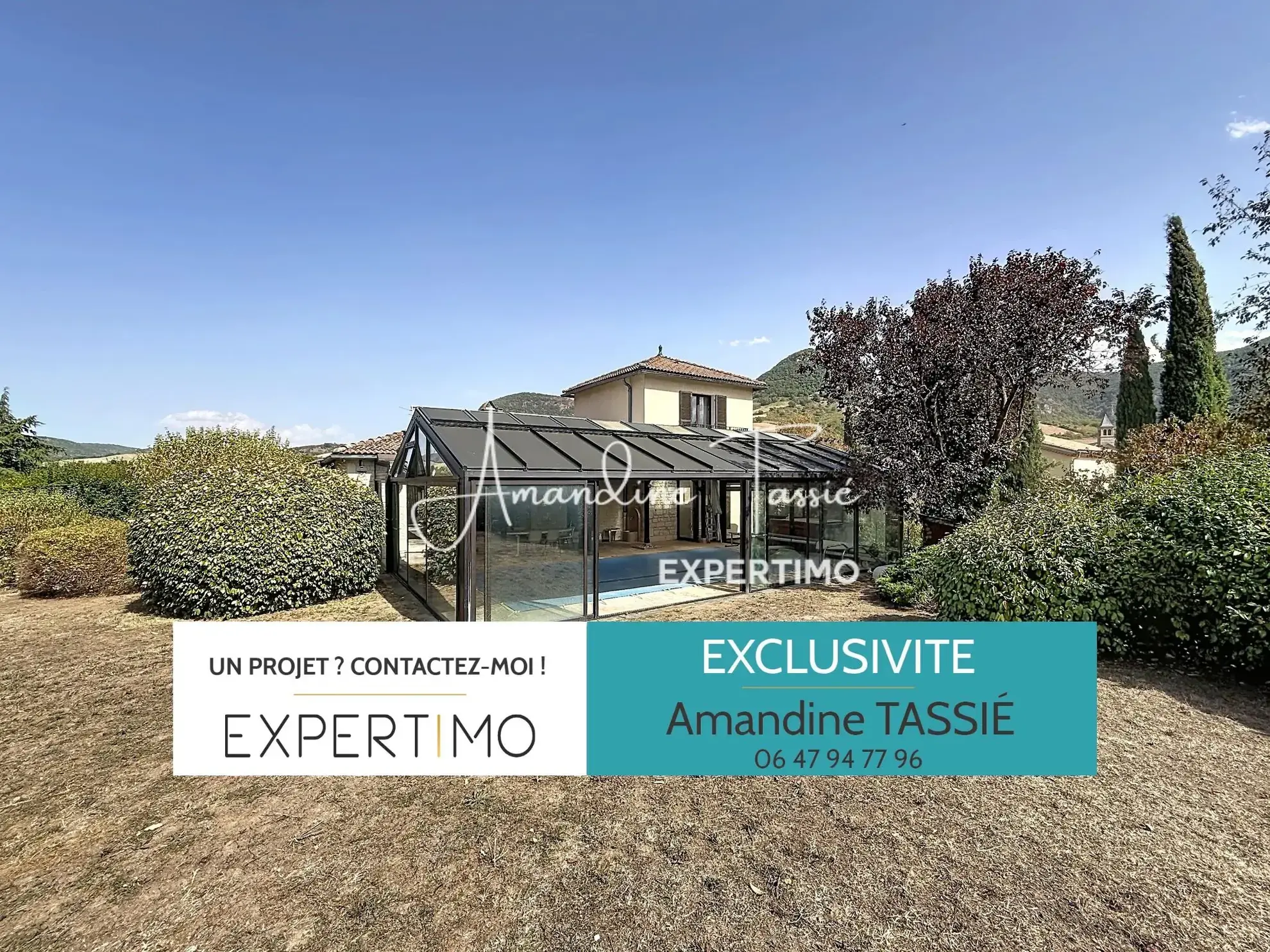 Maison atypique de 253 m² avec piscine intérieure à Saint-Georges-de-Luzençon