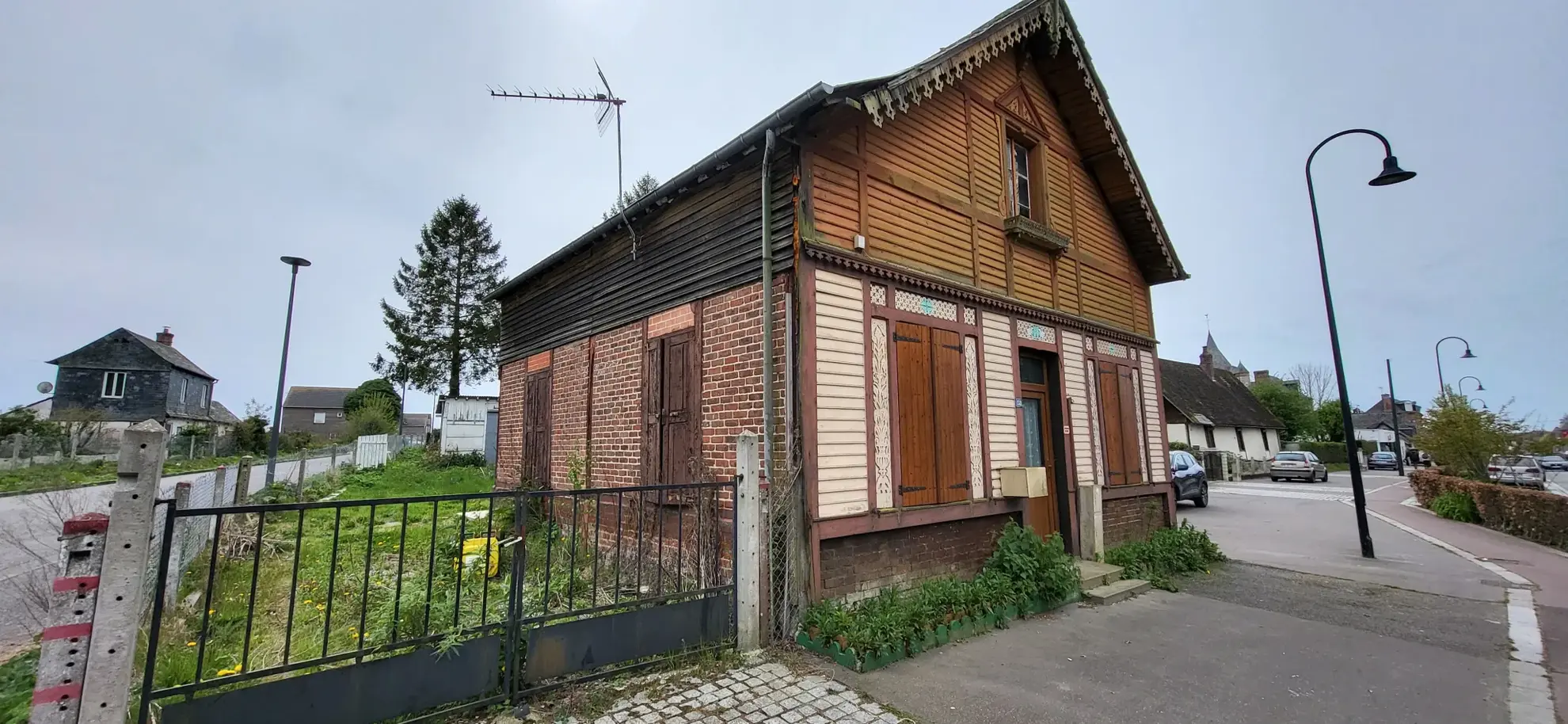 Maison à rénover de 80 m² à Saint Nicolas d'Aliermont avec terrain de 288 m²