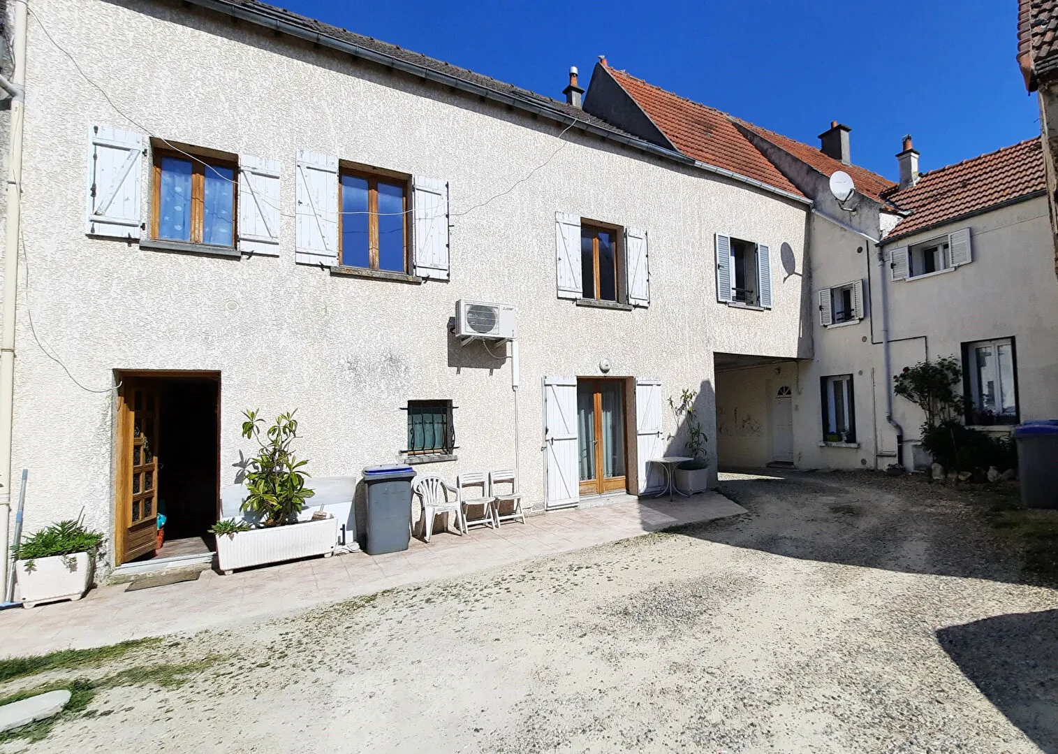 Grande maison à Quincy-Voisins avec 5 chambres, garage et climatisation