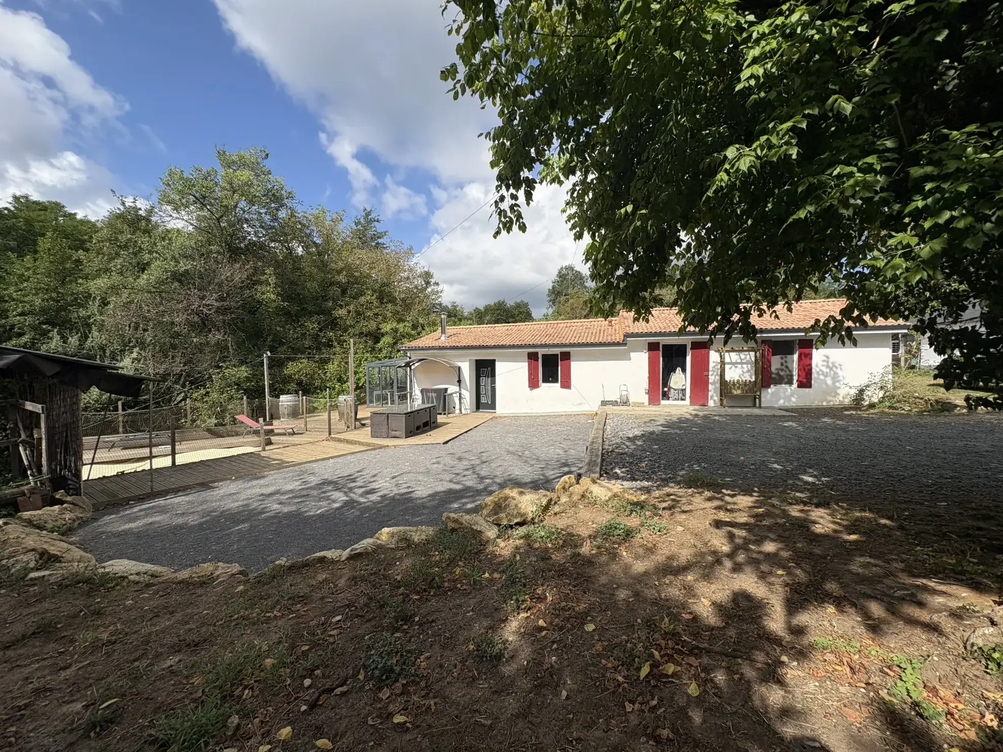 Maison avec piscine et dépendances à Pujols-sur-Ciron - 3 chambres, vue nature