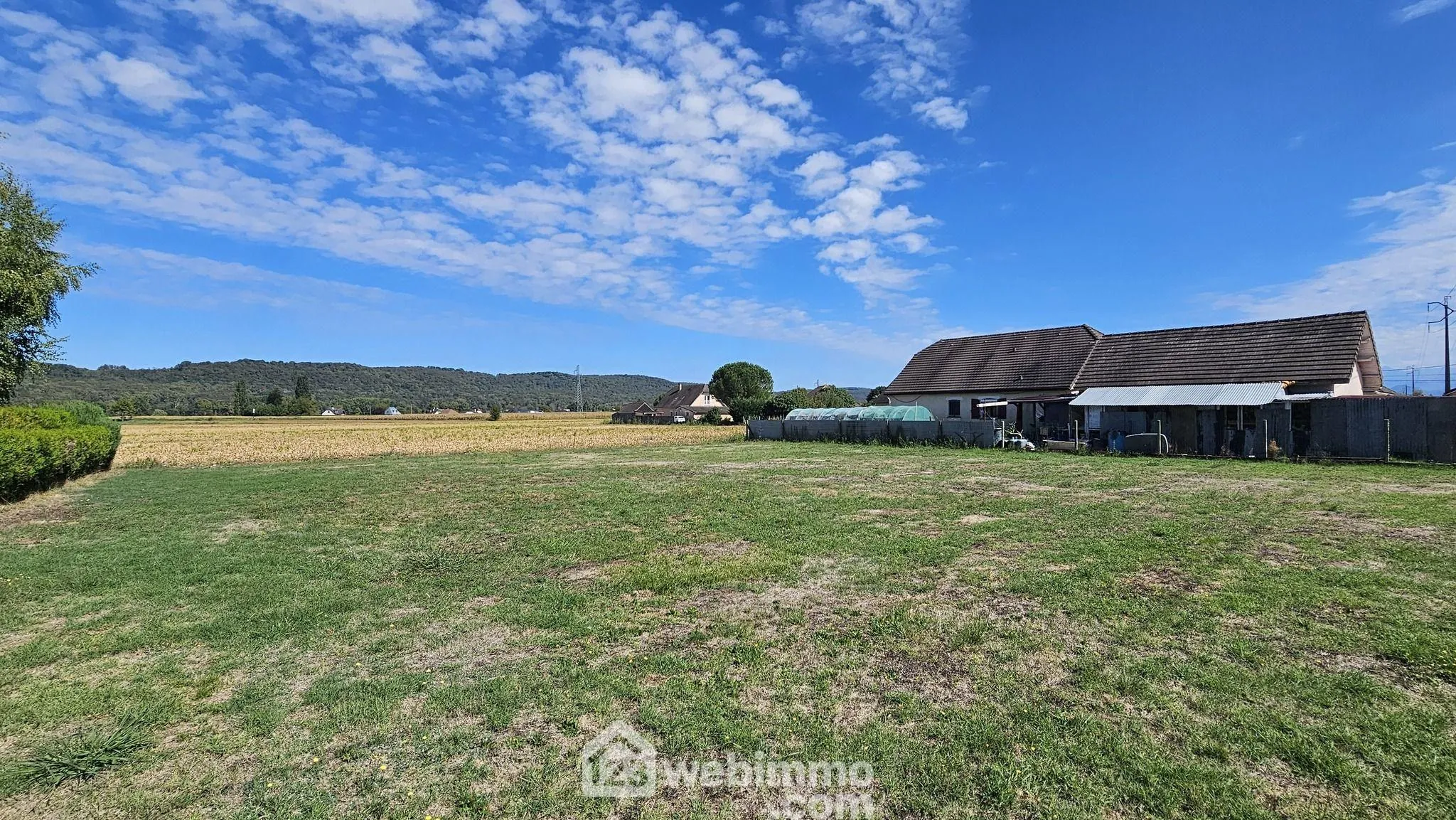 Terrain constructible de 1210 m² à Bordes - Zone UB, calme et libre de constructeur