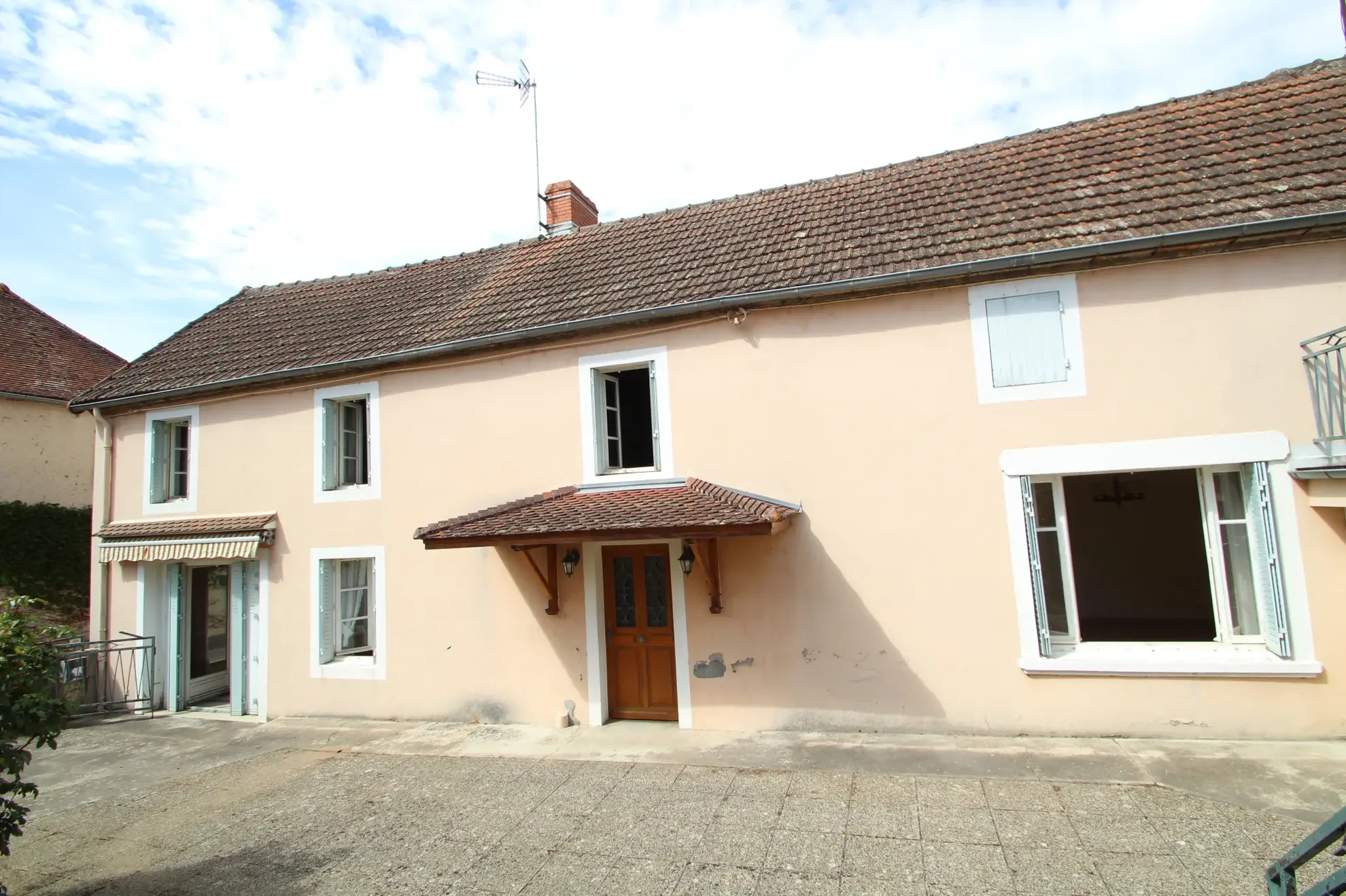 Maison de village avec appartement, garage et terrain à Saint Agnan, Saône-et-Loire