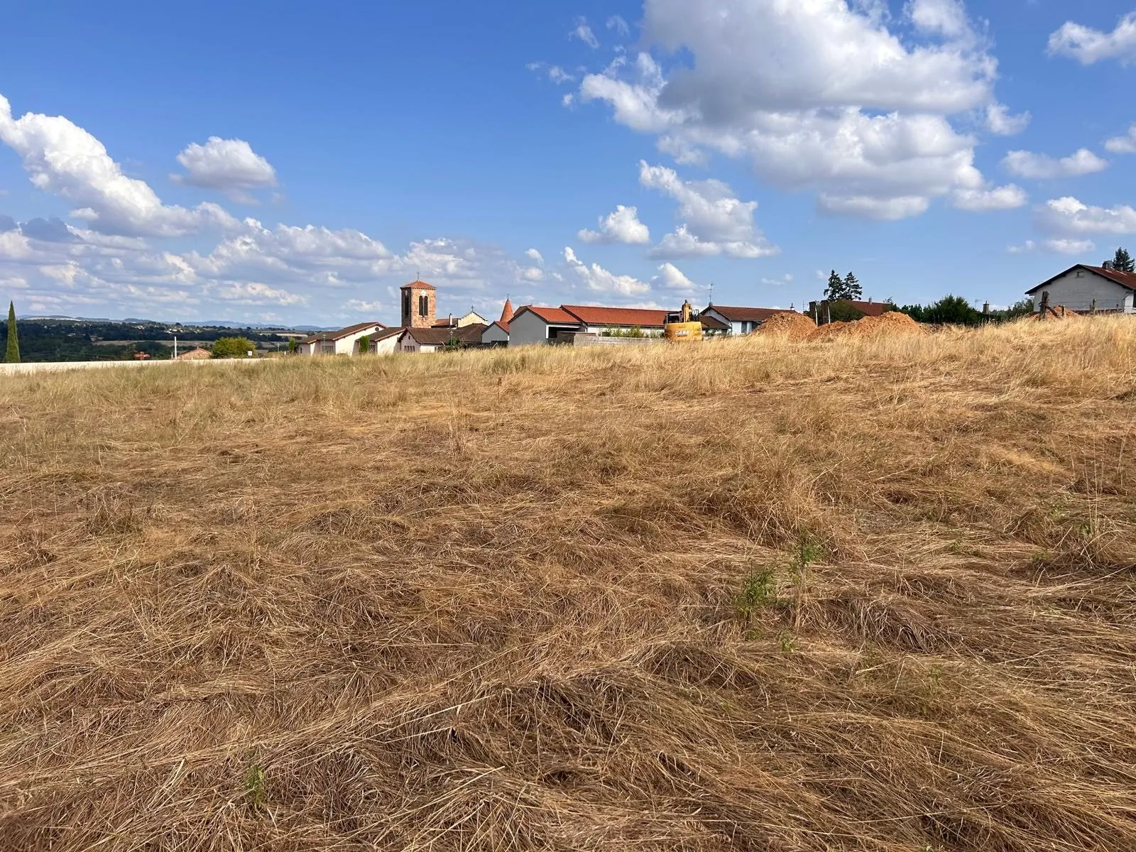 Terrain constructible de 2294 m² à Parigny, idéal pour maison de plain-pied