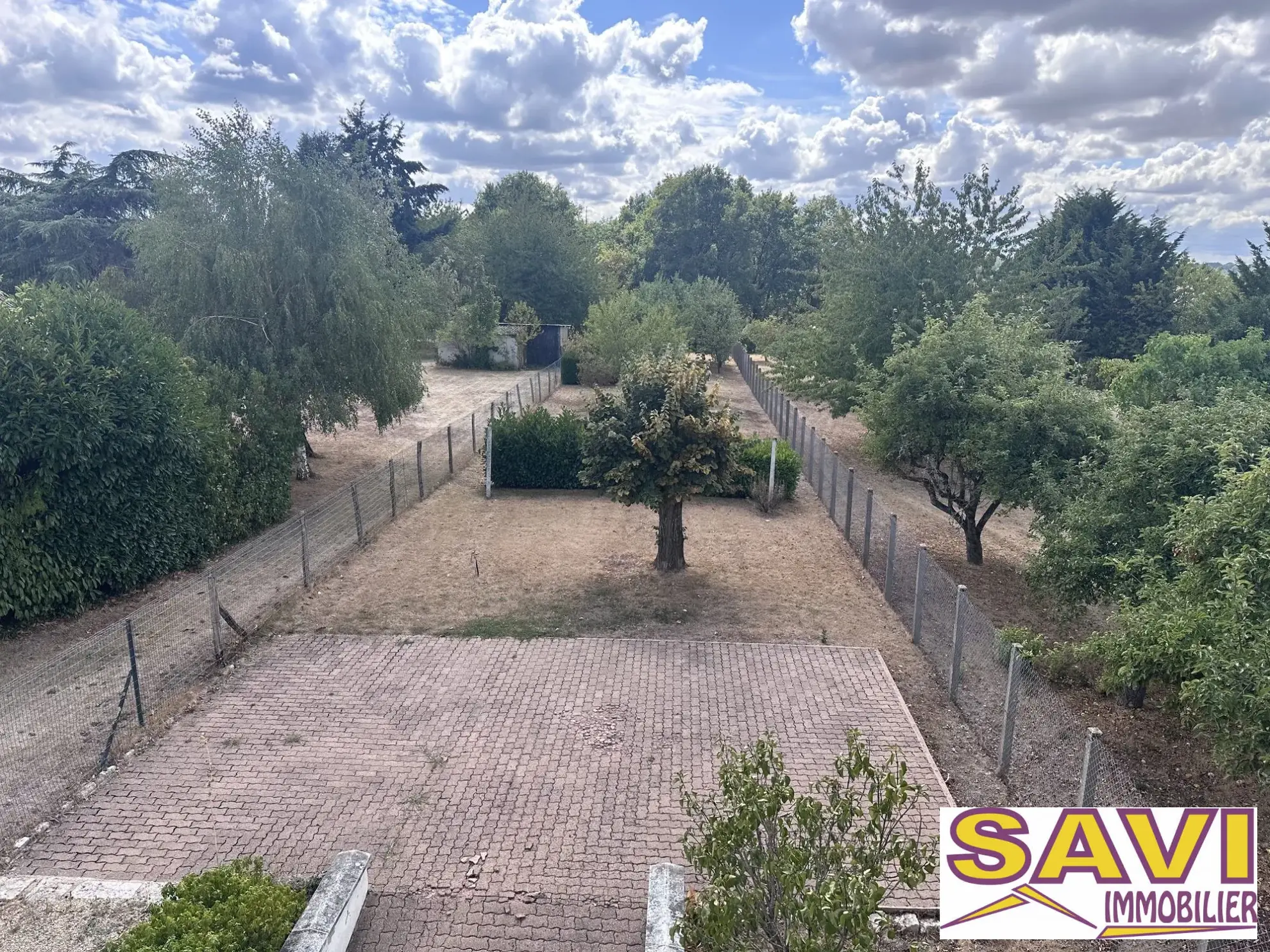 Jardin arrière Maison à vendre à Fontenay-sur-Loing de 106 m² avec 4 chambres et jardin clos 