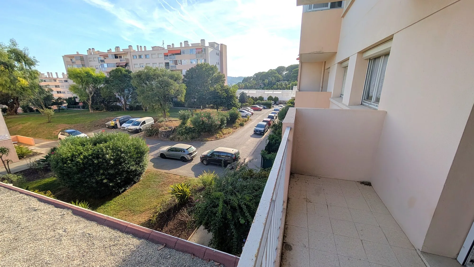 Appartement 3 pièces à acheter à Antibes dans résidence sécurisée avec terrasse et parking
