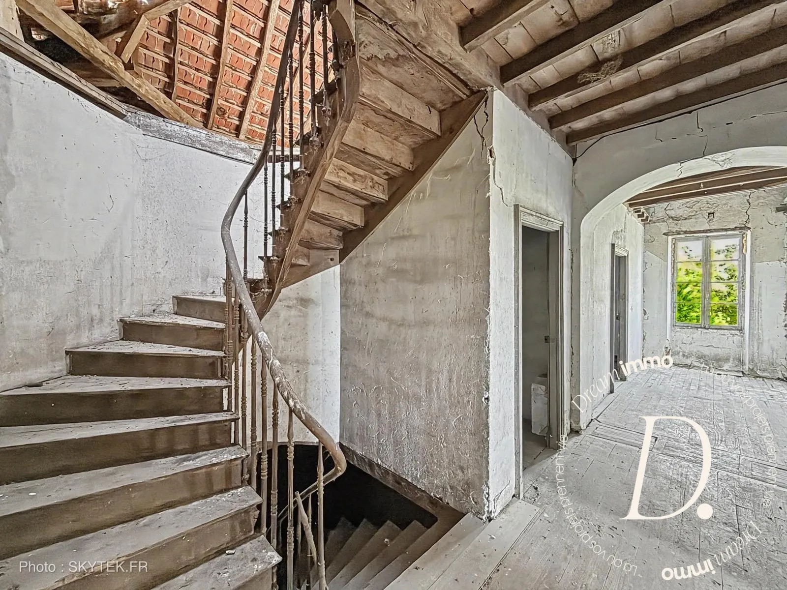 Maison ancienne à rénover à Toujouse 300 m² sur terrain de 5000 m²