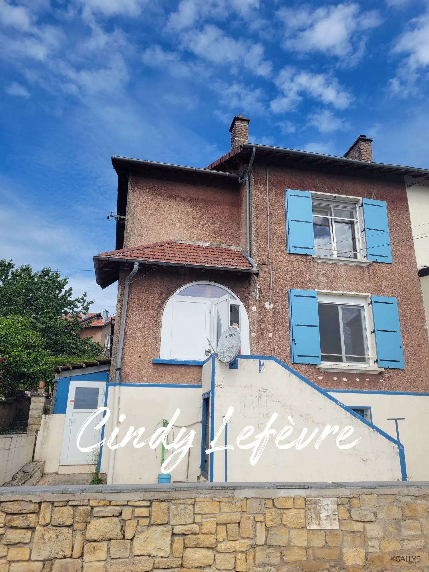Maison à rénover de 88 m² avec grand terrain à Baslieux