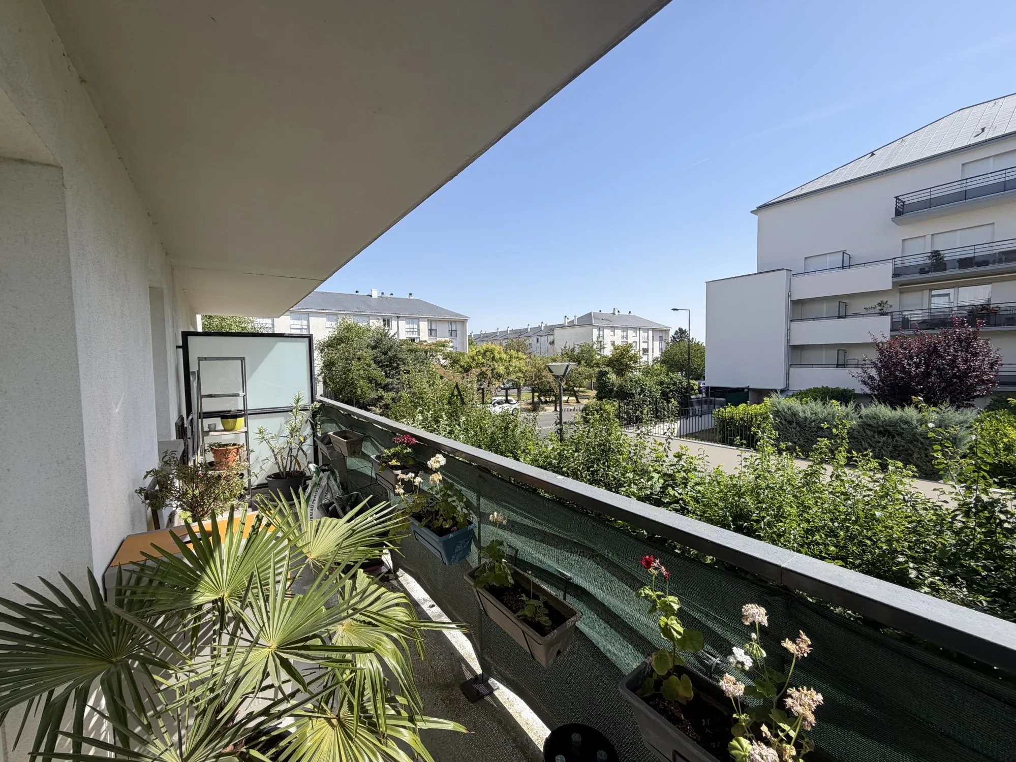 Balcon Appartement T3 à vendre à Tours avec terrasse et parking, proche commodités