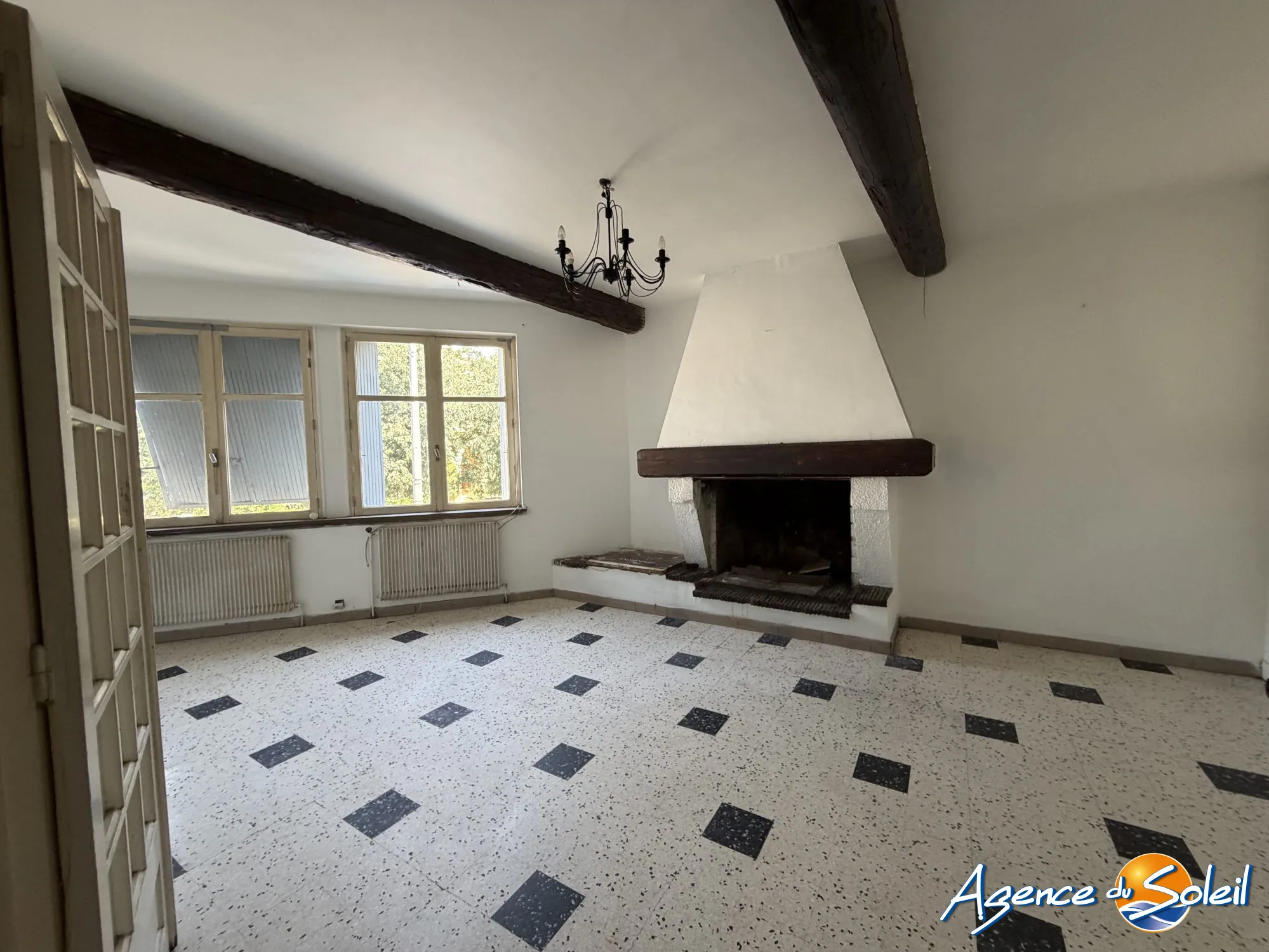 Maison à vendre à Lézignan-Corbières avec garage, terrasse et fort potentiel d'investissement