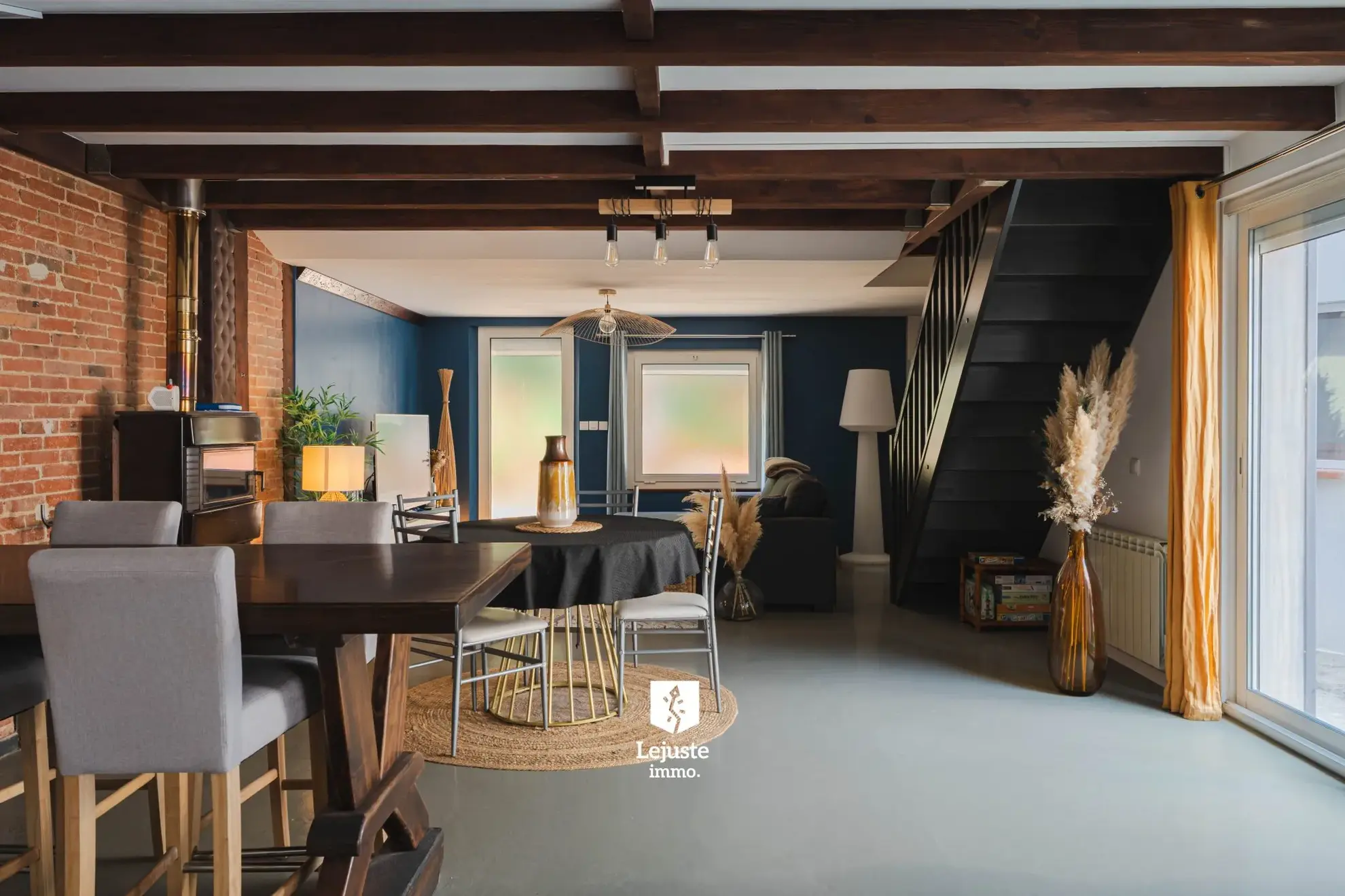 Maison atypique avec parking privé et terrasse à Labastide-d'Anjou