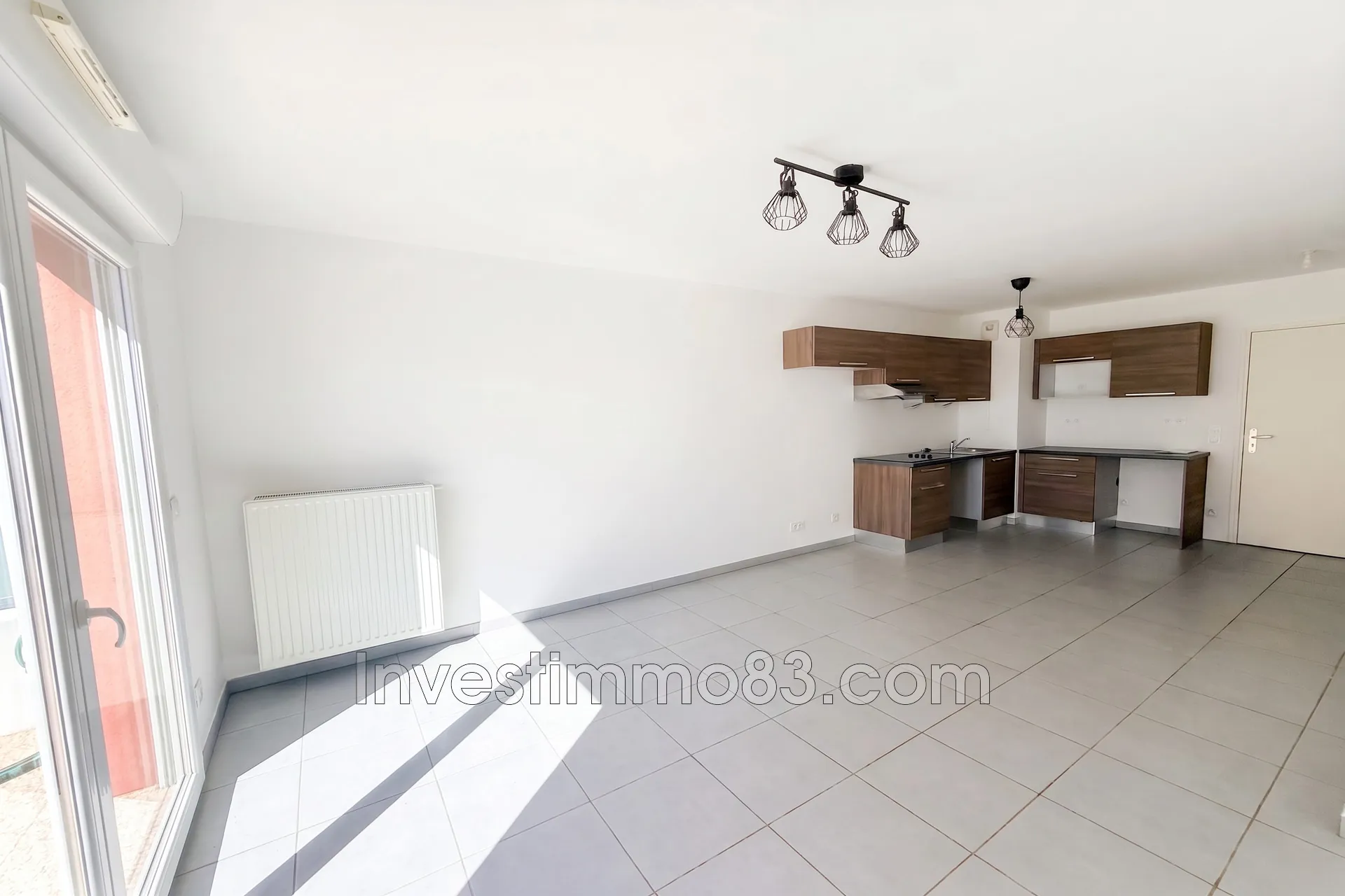 Appartement lumineux avec terrasse à Rousset proche commerces, box double, faible consommation énergétique