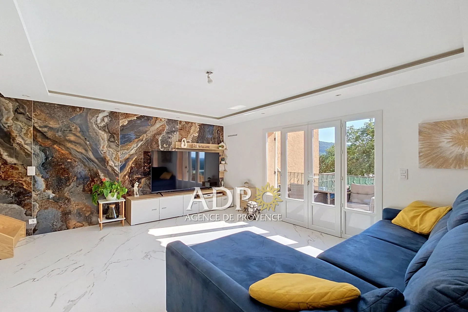 Appartement duplex 5 pièces avec terrasse, cave et parking à Peymeinade