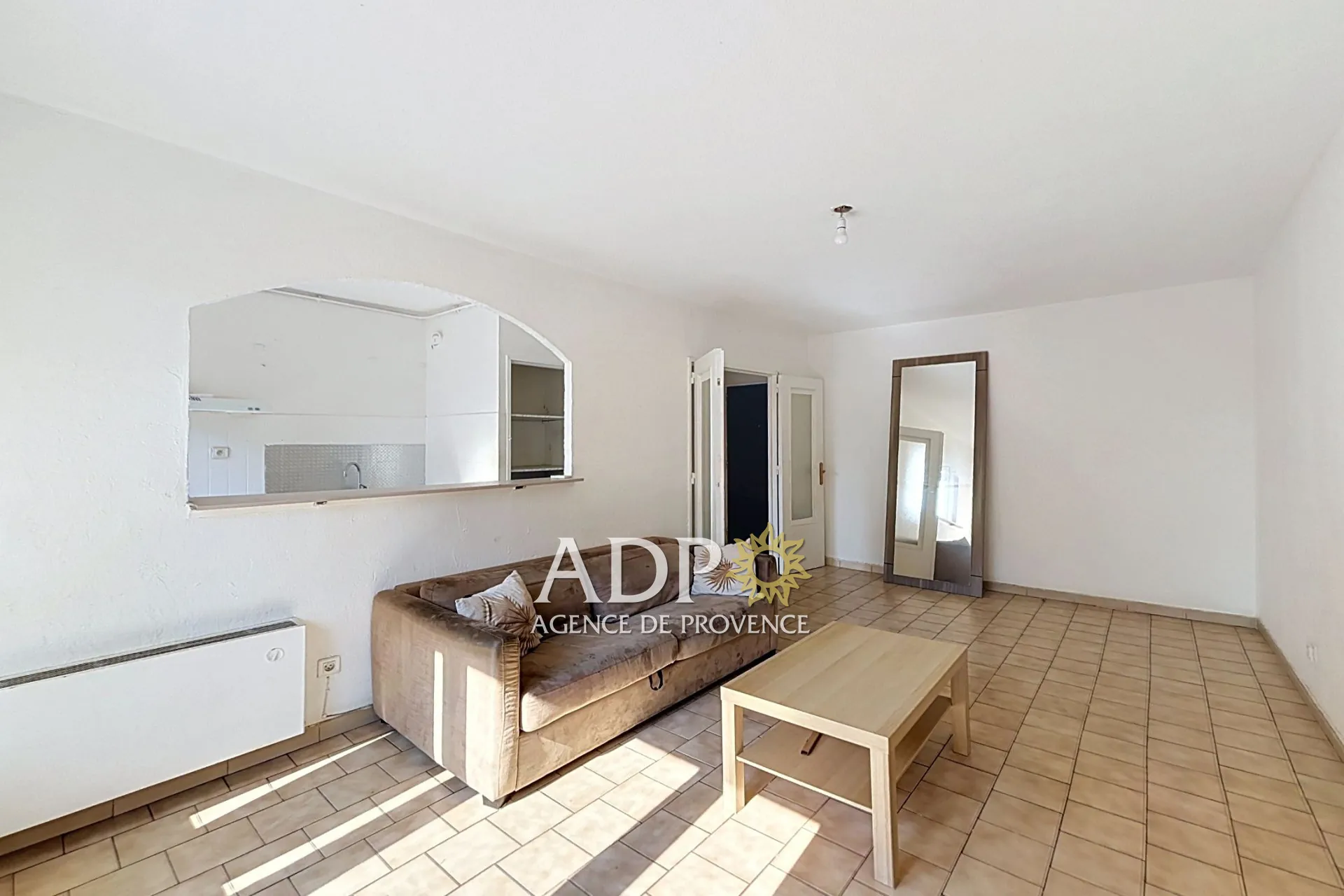 Appartement 2 pièces avec terrasse et parking à Saint-Laurent-du-Var