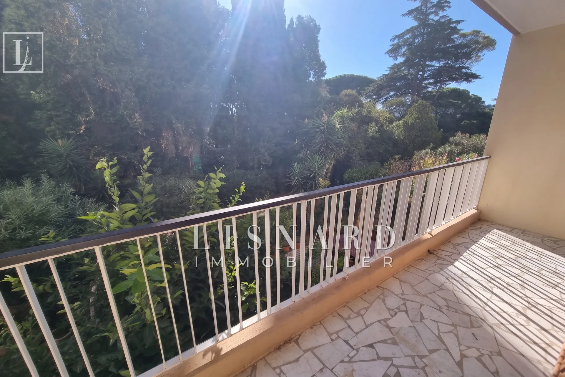 Achat d’un appartement T2 lumineux avec terrasse à Vallauris