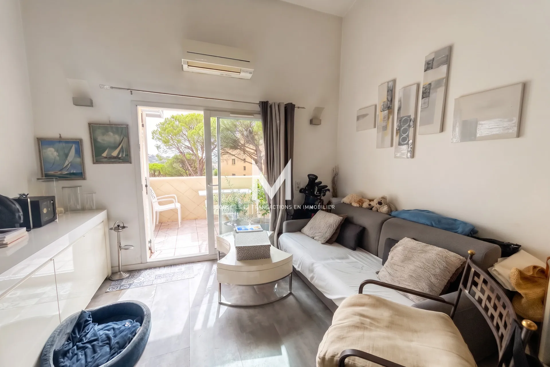 Appartement T2 en duplex avec terrasse, piscine et parking à Sainte-Maxime
