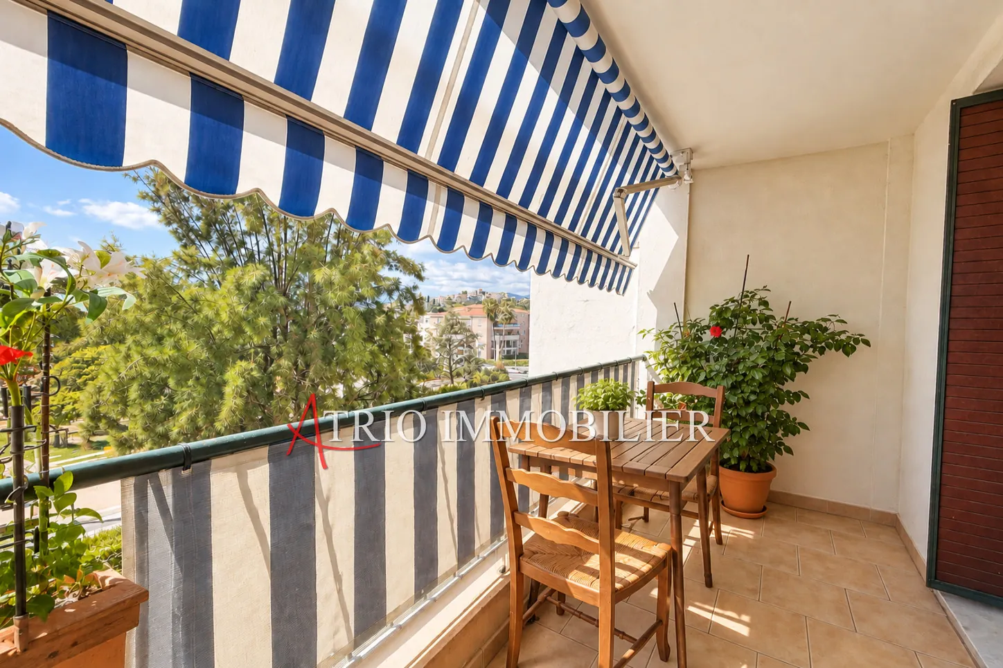 Appartement 3 pièces lumineux à Cagnes-sur-Mer avec vue dégagée