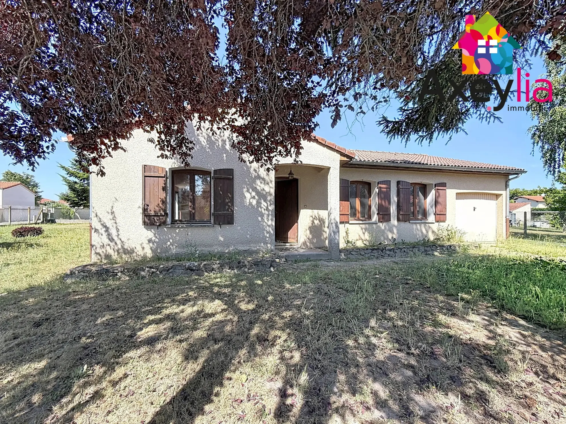 Maison plain-pied à Nervieux avec garage et terrain de 1000 m² - Bonne opportunité