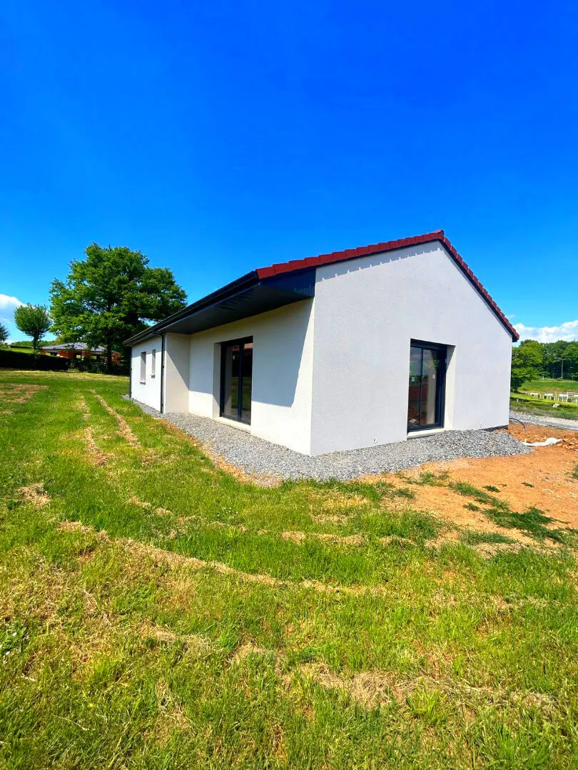 Maison neuve à terminer à Sansac de Marmiesse, 3 chambres, grand terrain