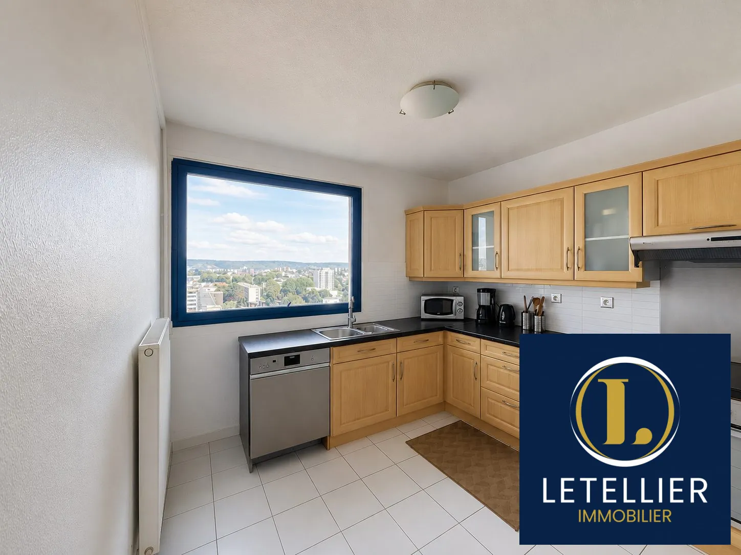 Appartement 2 pièces avec balcon au 15ème étage à Le Petit-Quevilly