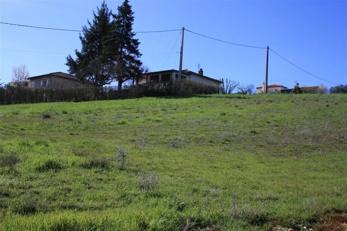 Terrain à bâtir de 2590 m² à Graulhet, proche commodités et vue agréable