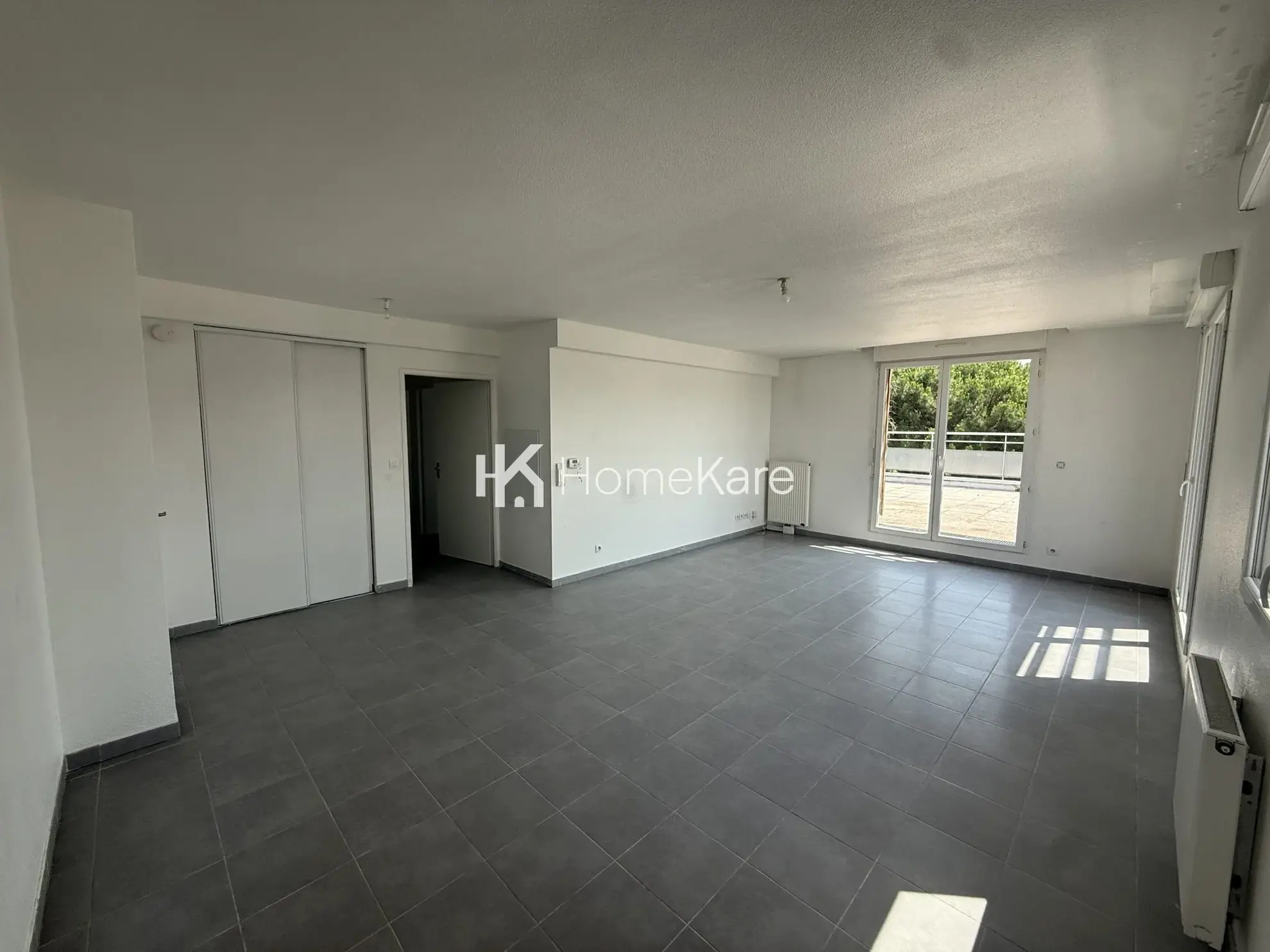 Bel appartement T4 avec grande terrasse à Toulouse, proximité commerces et transports