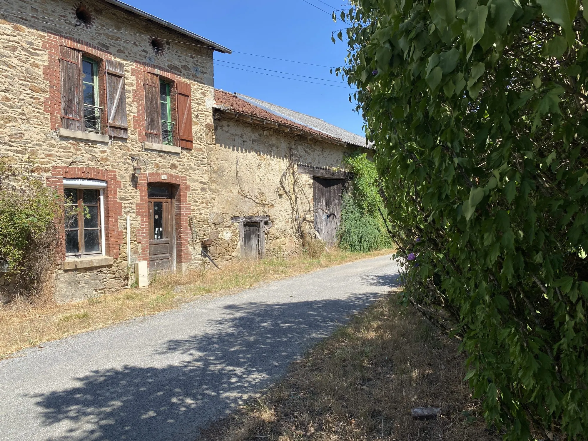 Maison en pierre à rénover avec vue dégagée proche Limoges