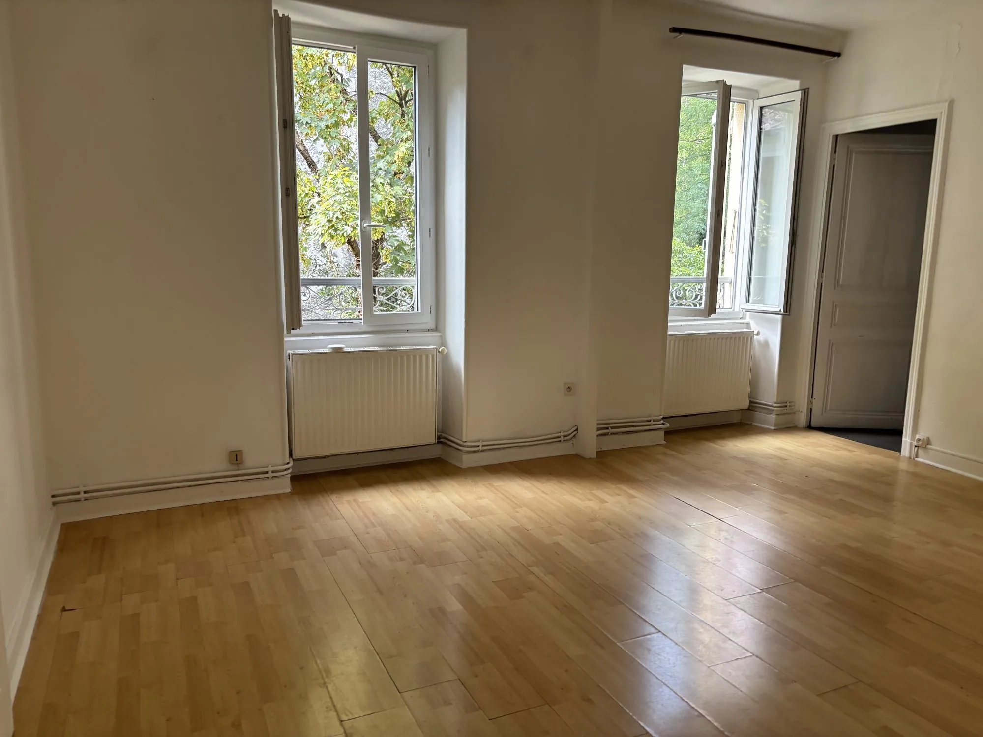 Appartement T3 avec terrasse à Vals-les-Bains, investissement fiscal avantageux