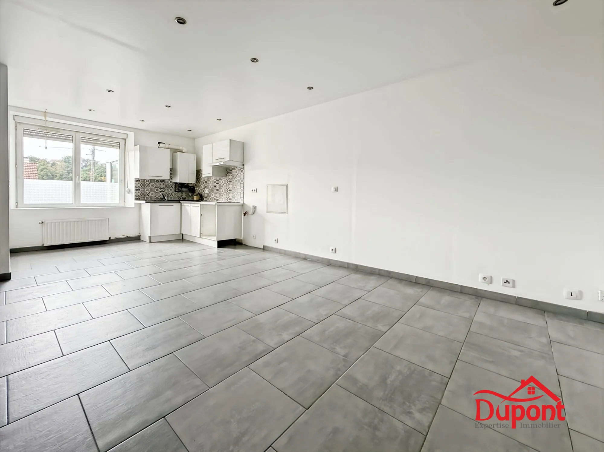 Maison mitoyenne à vendre à Revin - 77m², bon état, idéal premier achat ou investissement