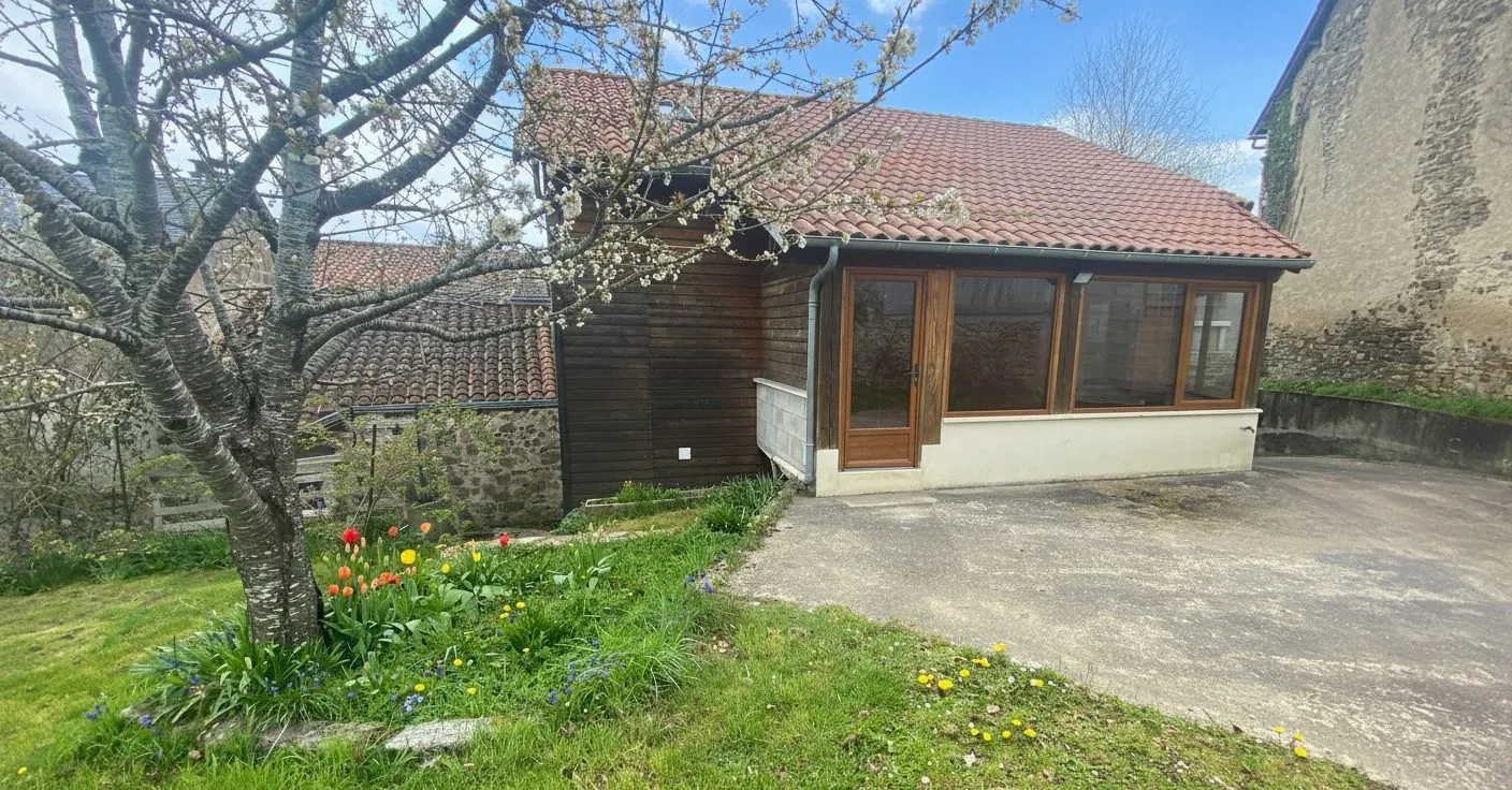 Maison rénovée avec jardin et proximité commodités à Châteauneuf-la-Forêt