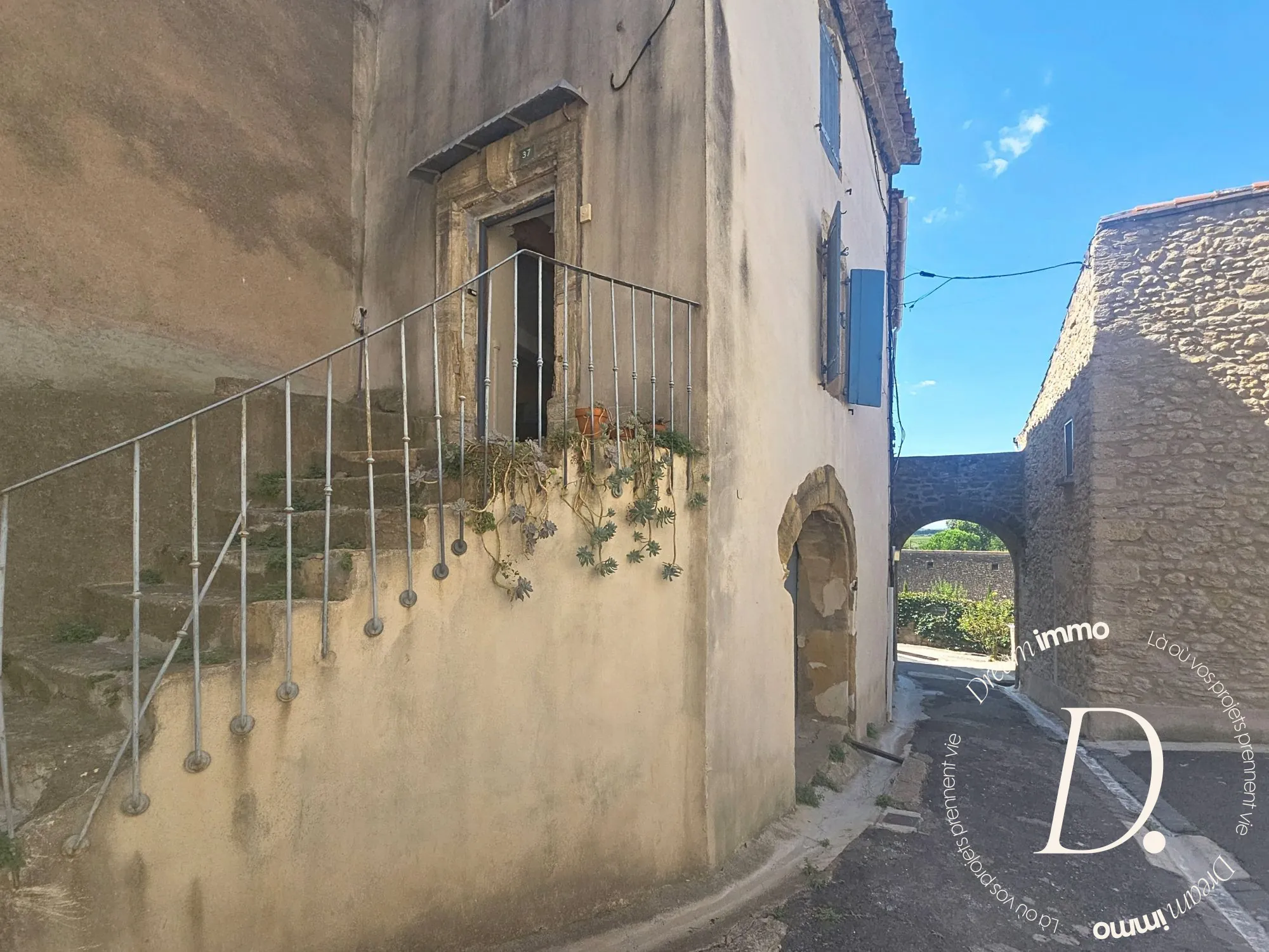 Maison de ville à Margon avec garage, terrasse et fort potentiel de rénovation