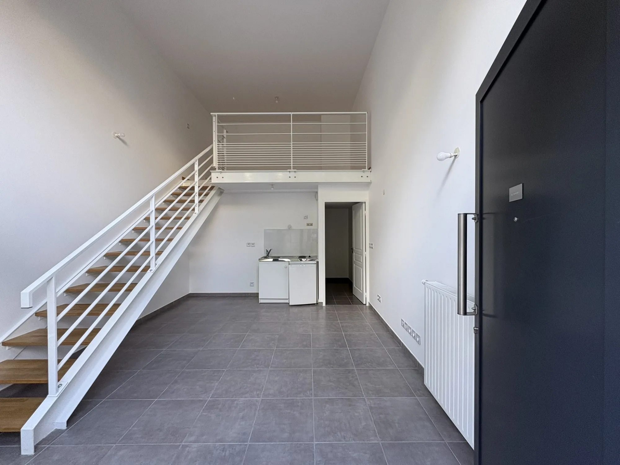 Appartement duplex lumineux de 33,74 m² à Lyon à proximité du tram et des commerces