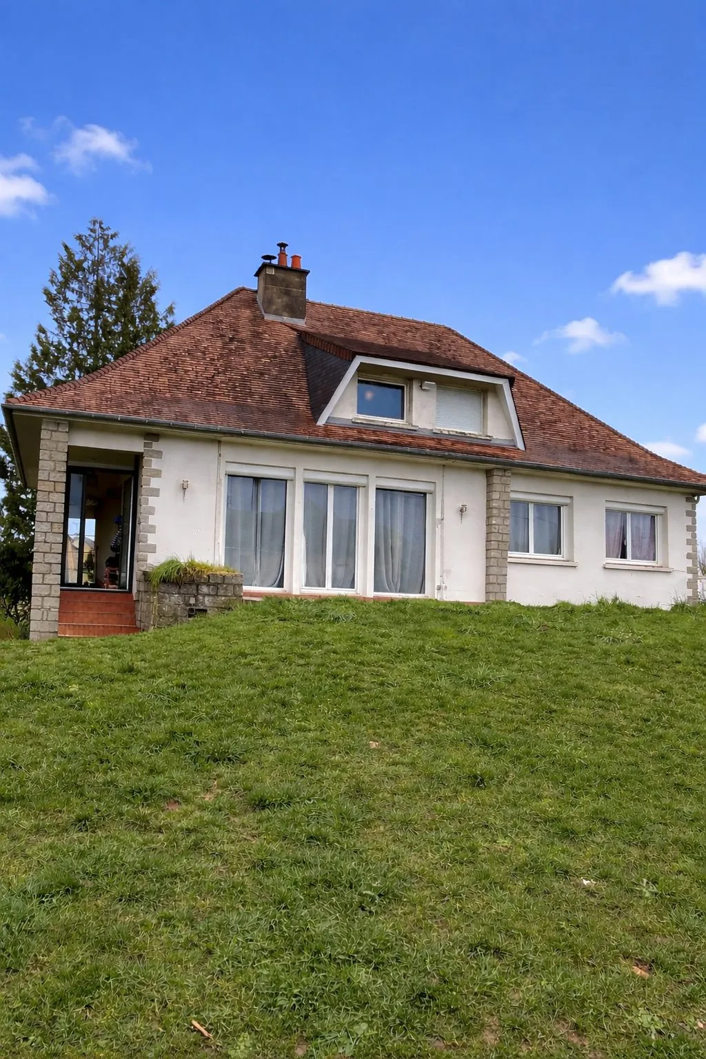 Maison familiale de 200 m² avec terrain à Gesnes-le-Gandelin