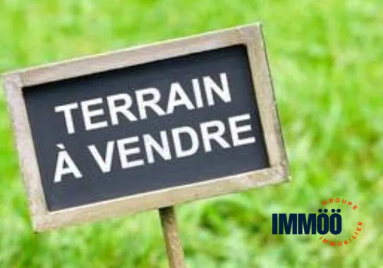 Terrain constructible de 700 m² à La Vaupalière, libre de constructeur