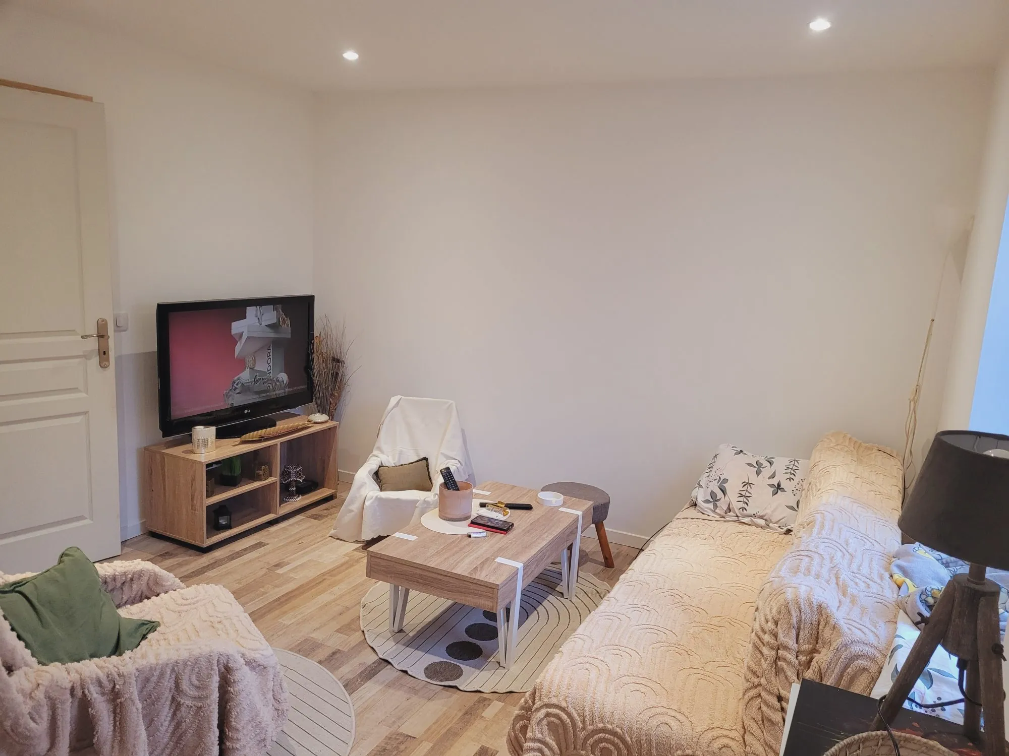 Investissement Louviers : Studio rénové avec locataire en place, proche des commodités