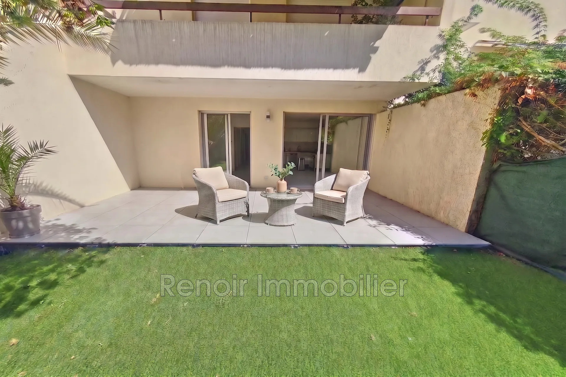 Appartement 3 pièces en rez-de-jardin rénové à Cagnes-sur-Mer