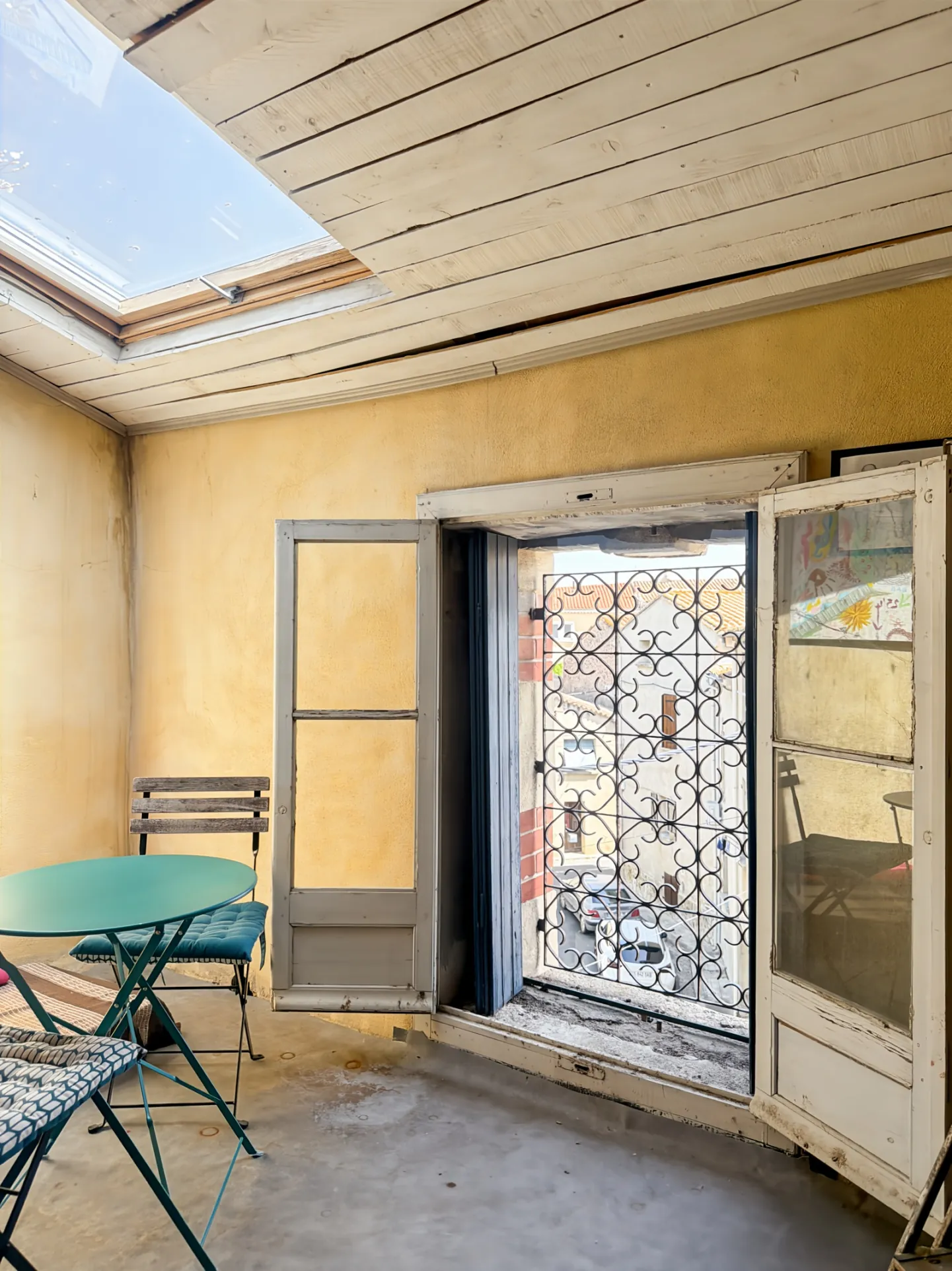 Maison de village à Montblanc avec terrasse et grands volumes
