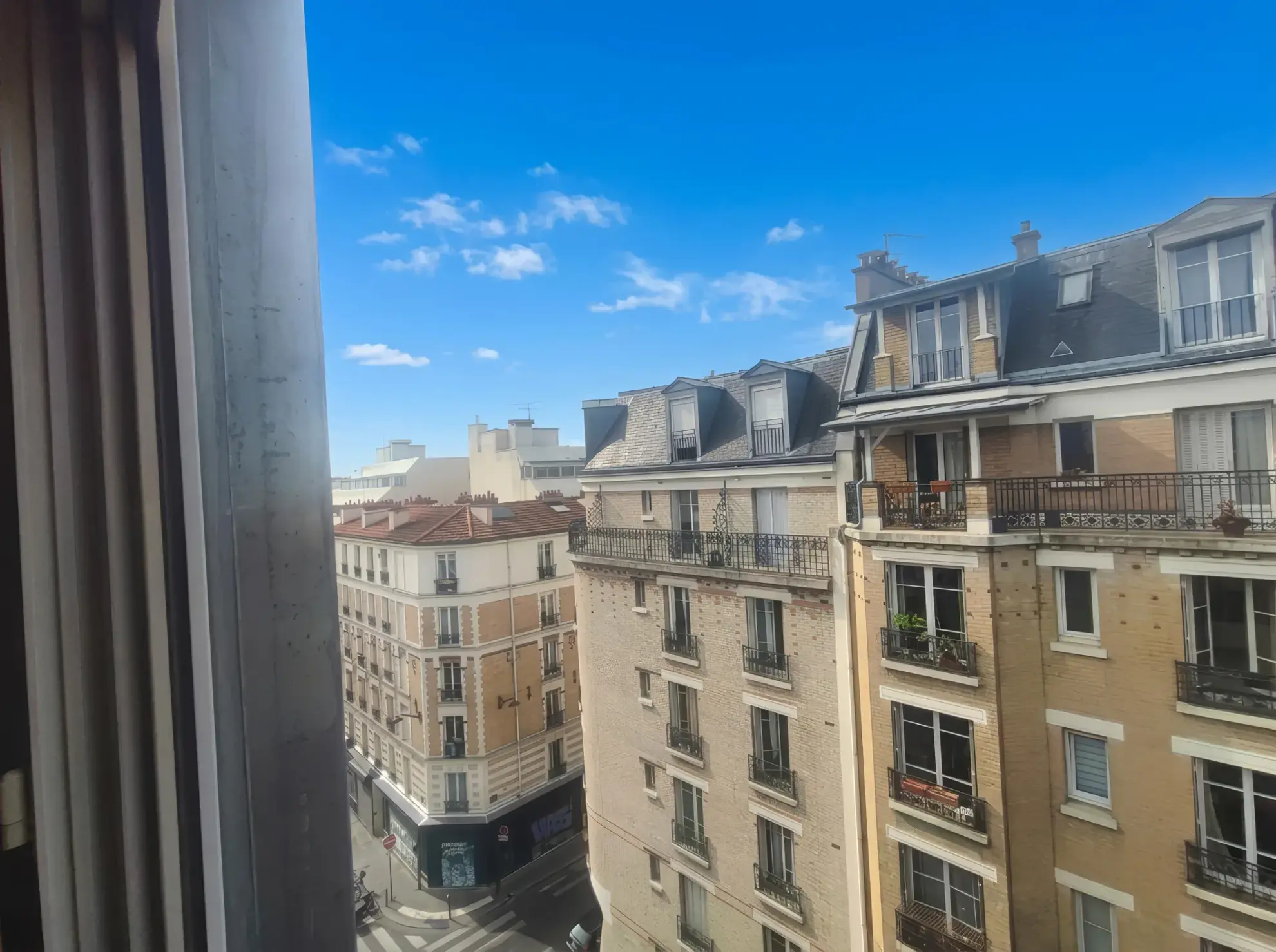 Studio lumineux de 15m² à Paris 20ème, dernier étage, proche métro Gambetta 