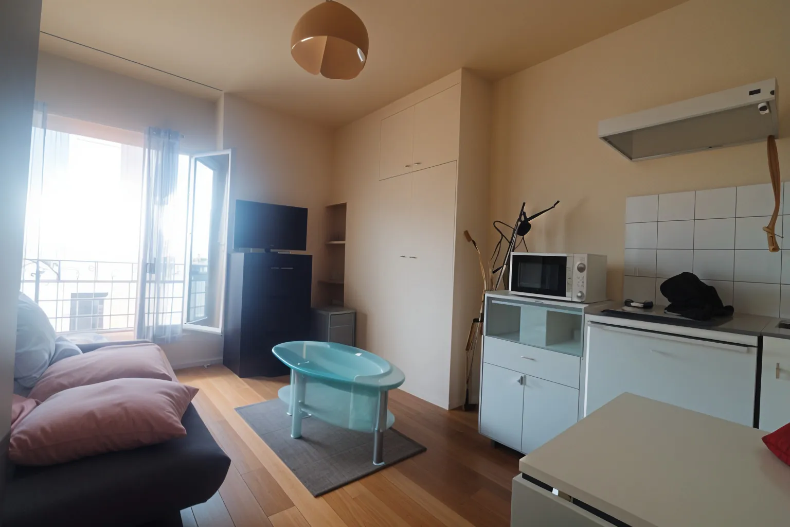 Studio lumineux de 15m² à Paris 20ème, dernier étage, proche métro Gambetta 