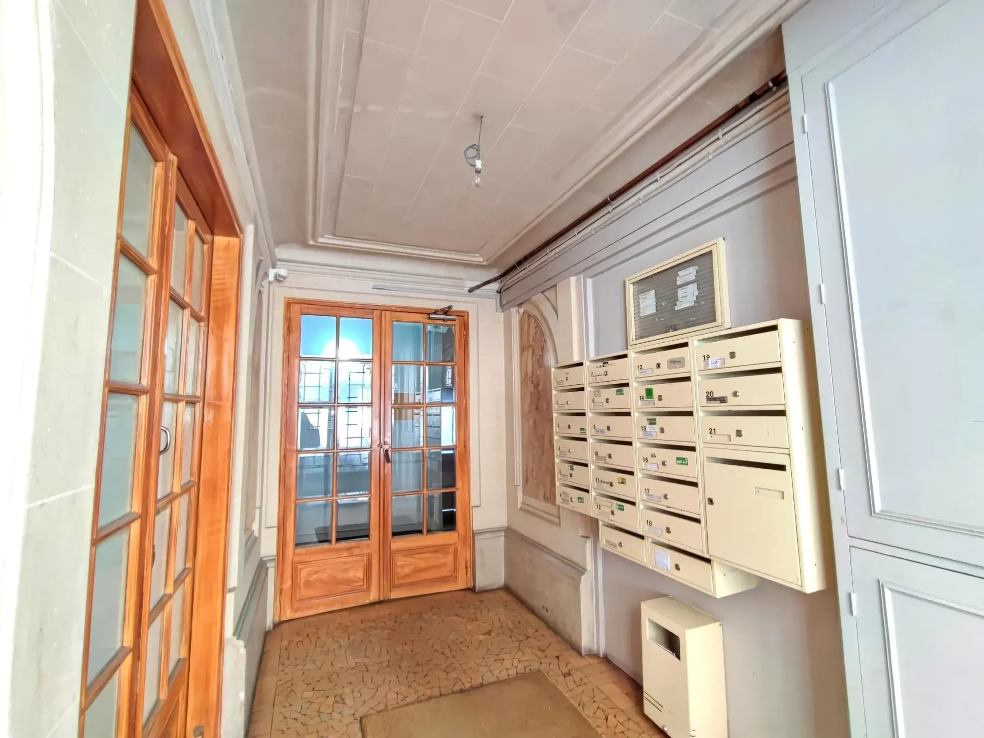 Studio lumineux de 15m² à Paris 20ème, dernier étage, proche métro Gambetta 
