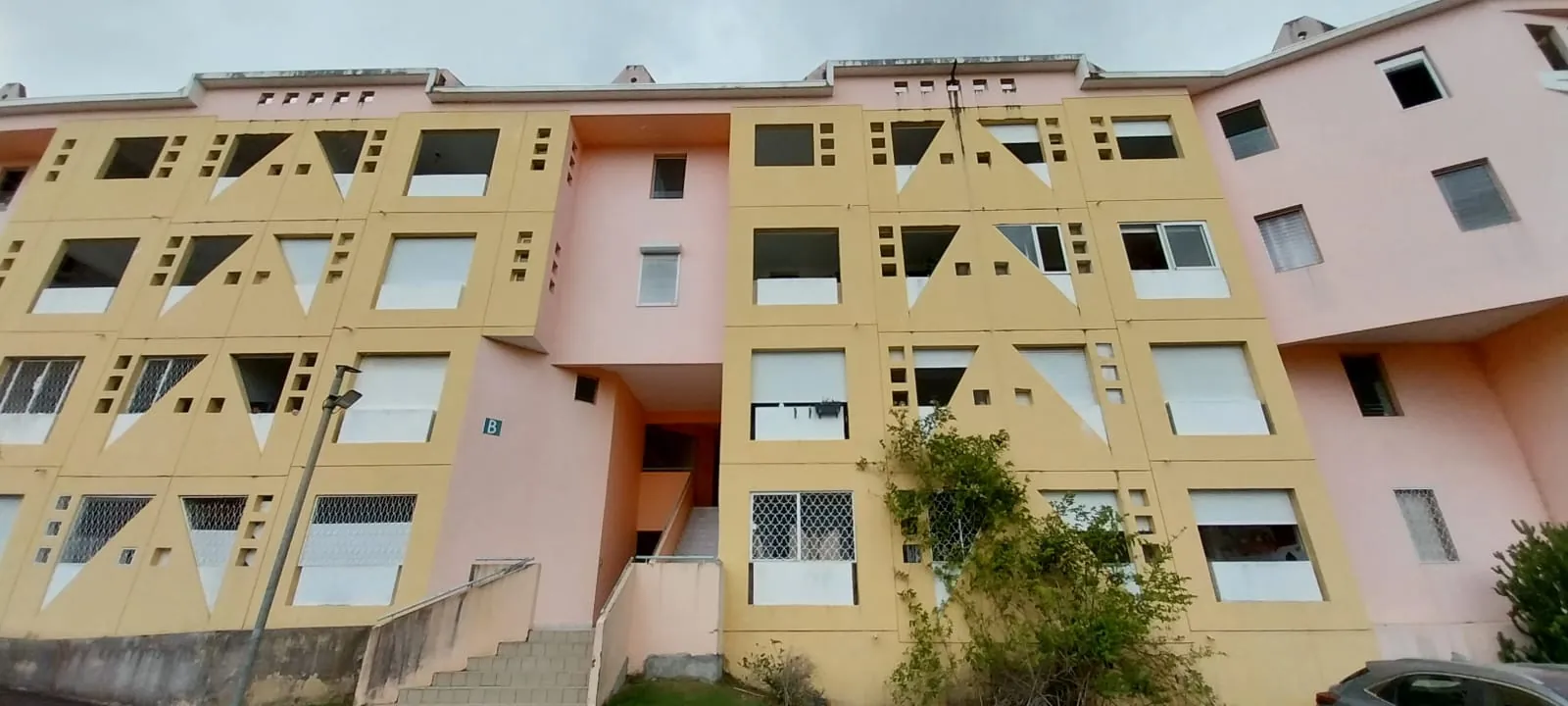 Appartement T2 loué avec terrasse et garage à vendre à Schoelcher
