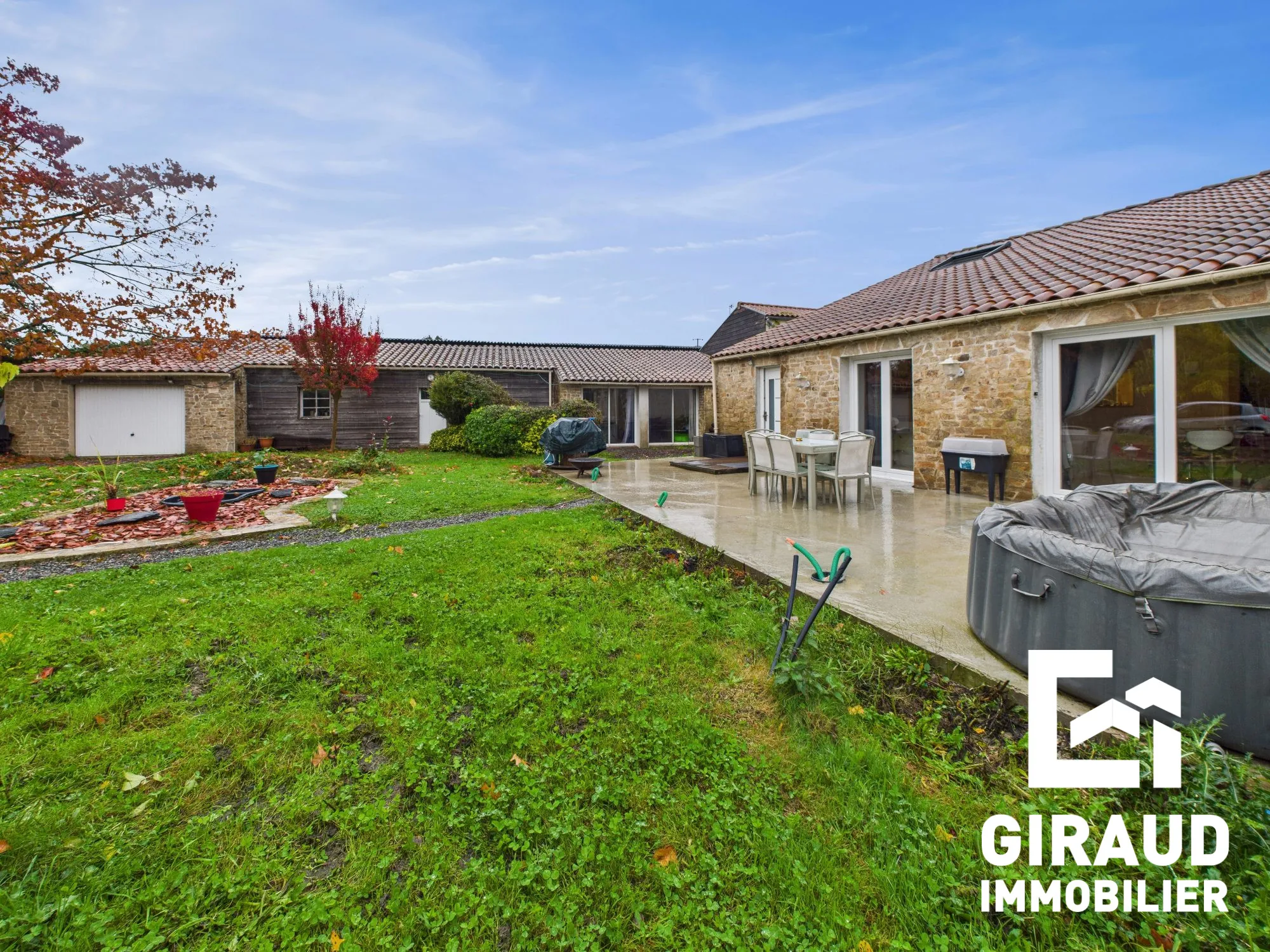 Magnifique maison de 131 m² à Antigny avec grand terrain et dépendance