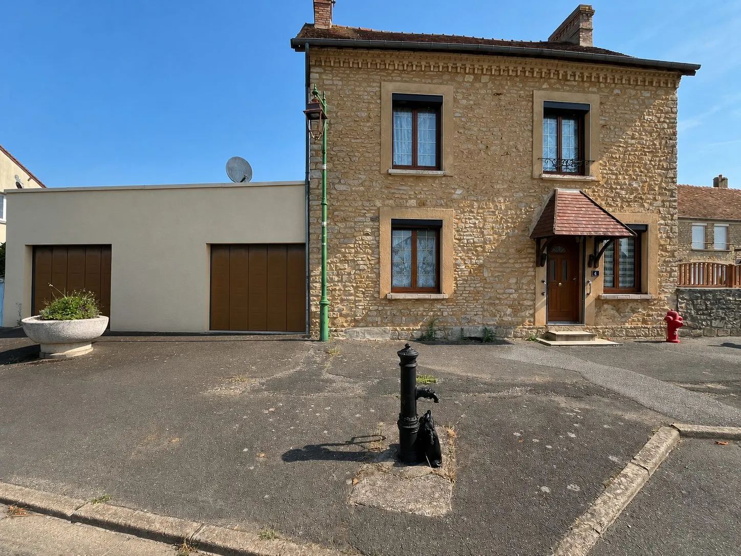 Maison en pierre avec ascenseur à Arçonnay — 100,89 m²