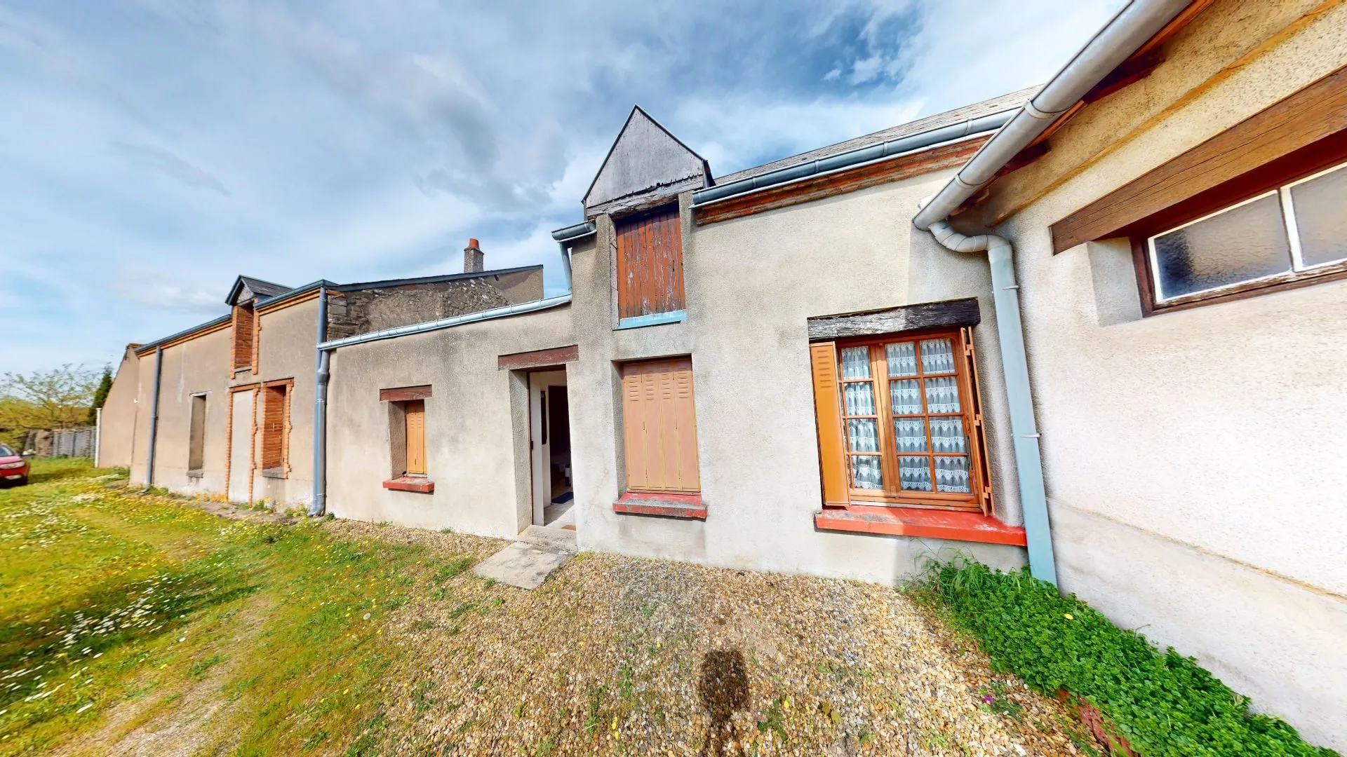 Maison ancienne à rénover de 4 pièces à Cléry-Saint-André avec jardin et fort potentiel