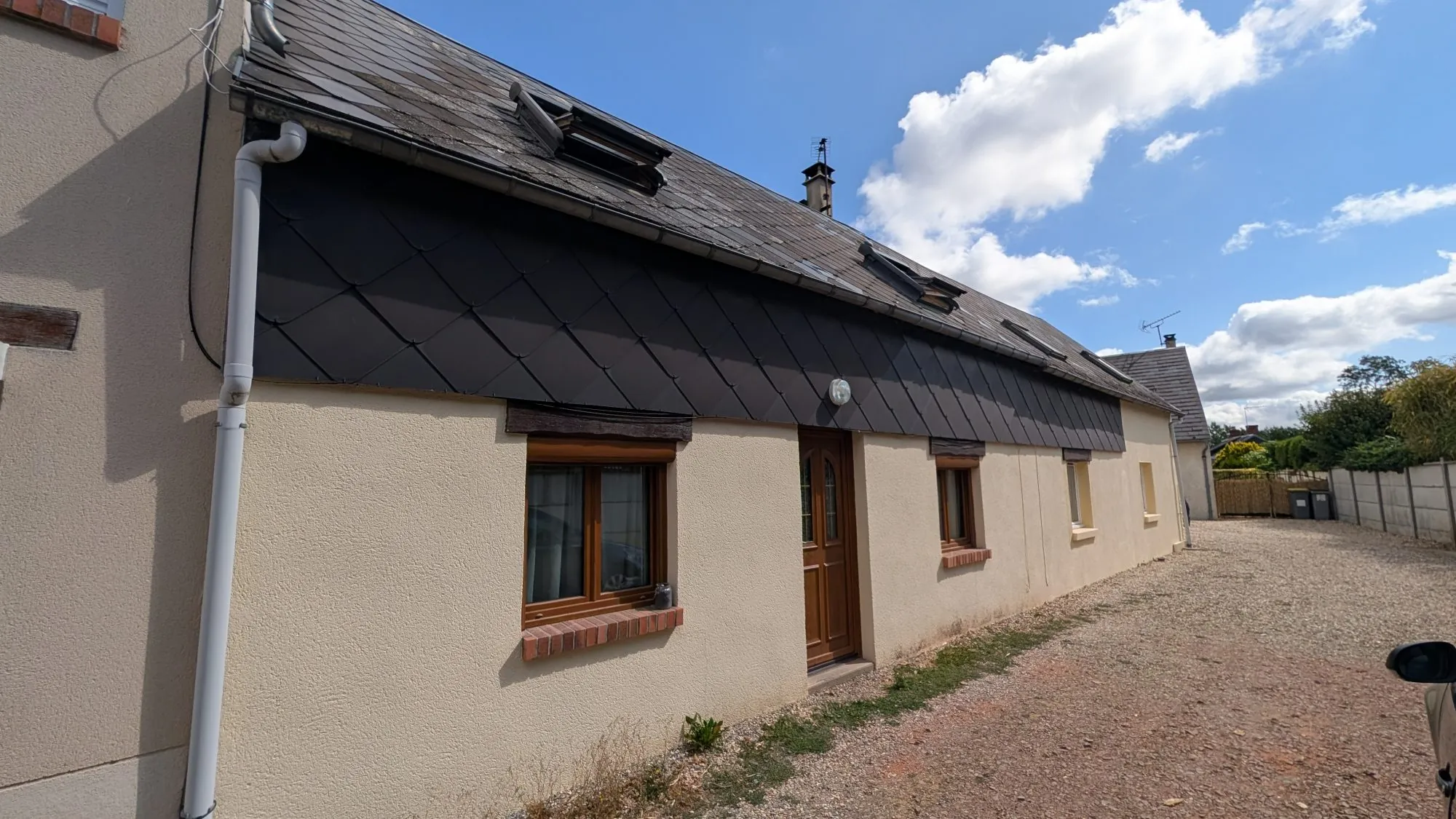 Maison à Bernay de 50 m² avec jardin, parking et garage