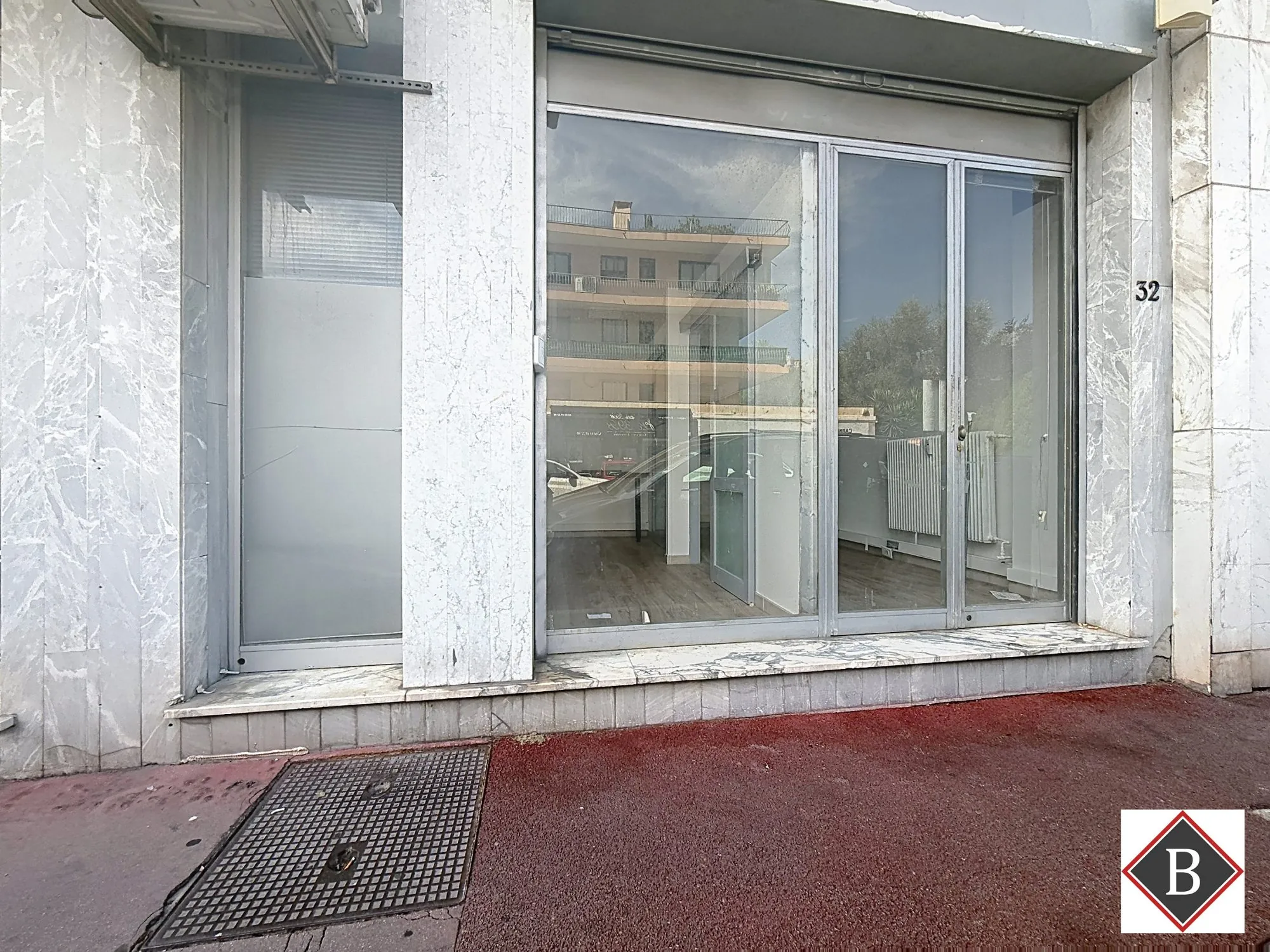 Local commercial à vendre au Le Cannet - Espace flexible et libre d’occupation