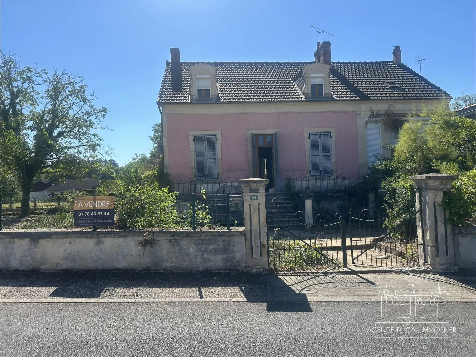 Maison familiale à rénover à Pougues-les-Eaux - 150 m² avec terrain de 1176 m²