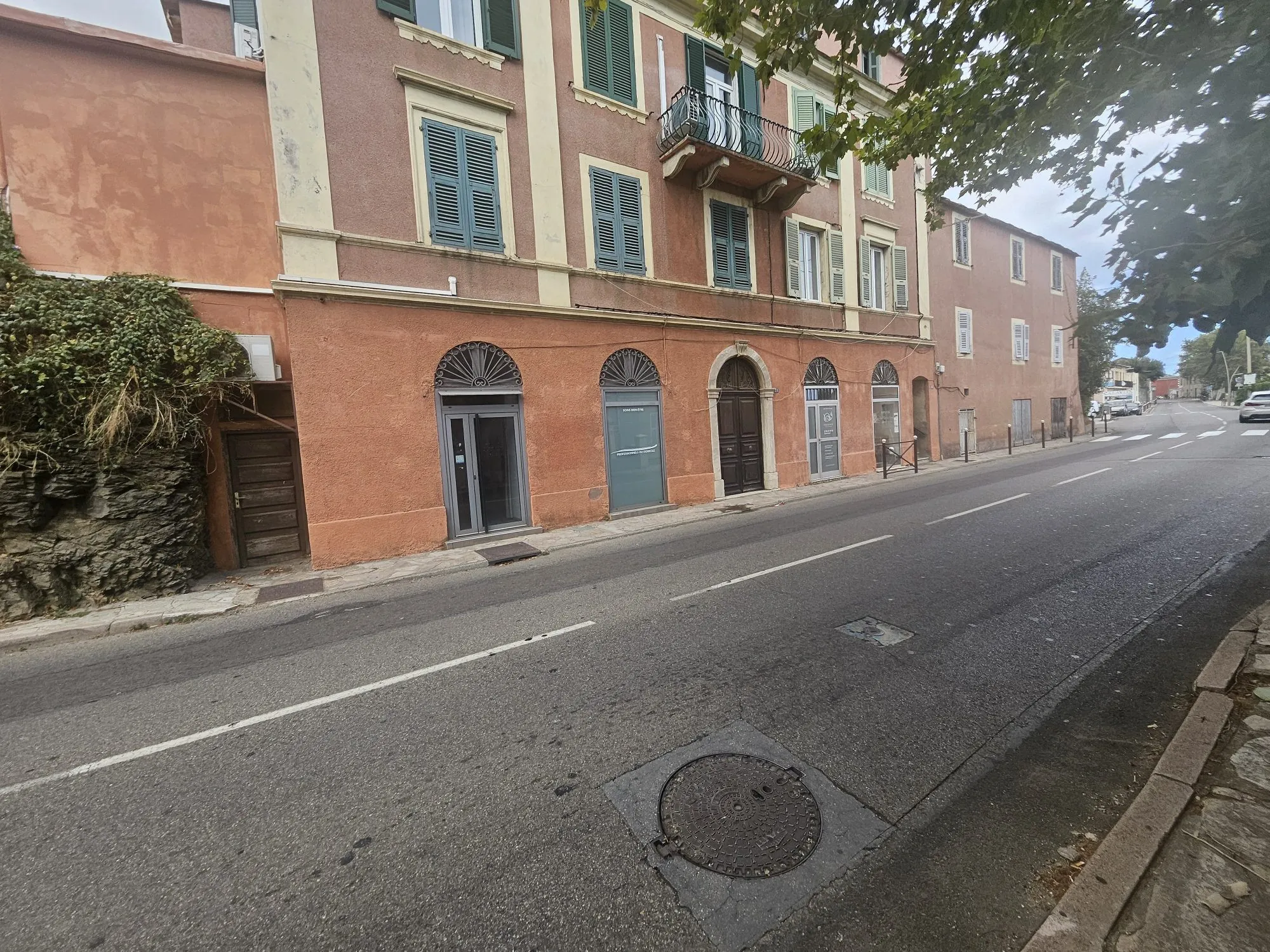 Local commercial à vendre à Pietranera, proximité Bastia - Vitrine et emplacement stratégique